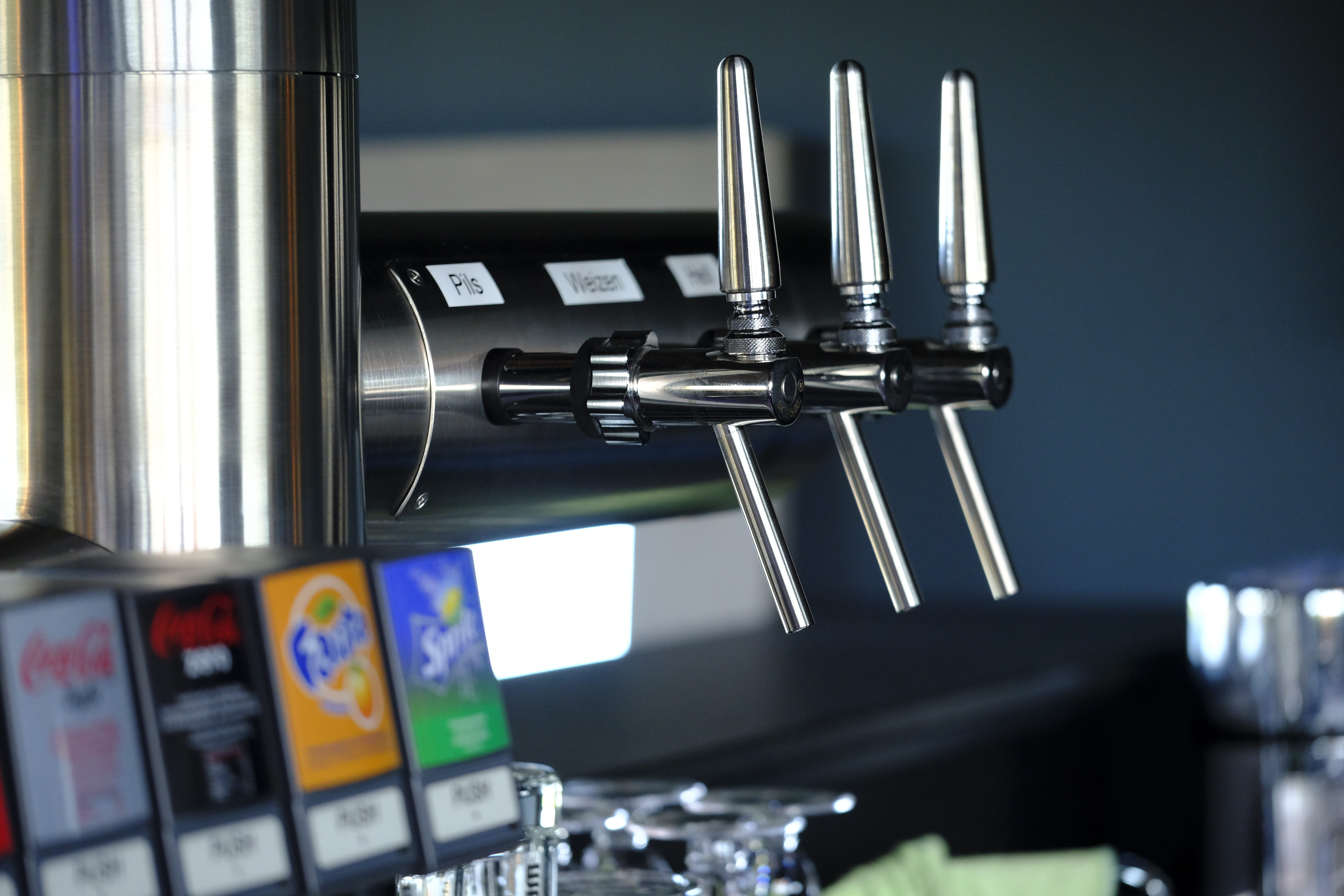 technology, tap, science, gastronomy, 5K, no people, education, machinery, electronics industry, close-up, beer, metal, focus on foreground, restaurant, HD Wallpaper