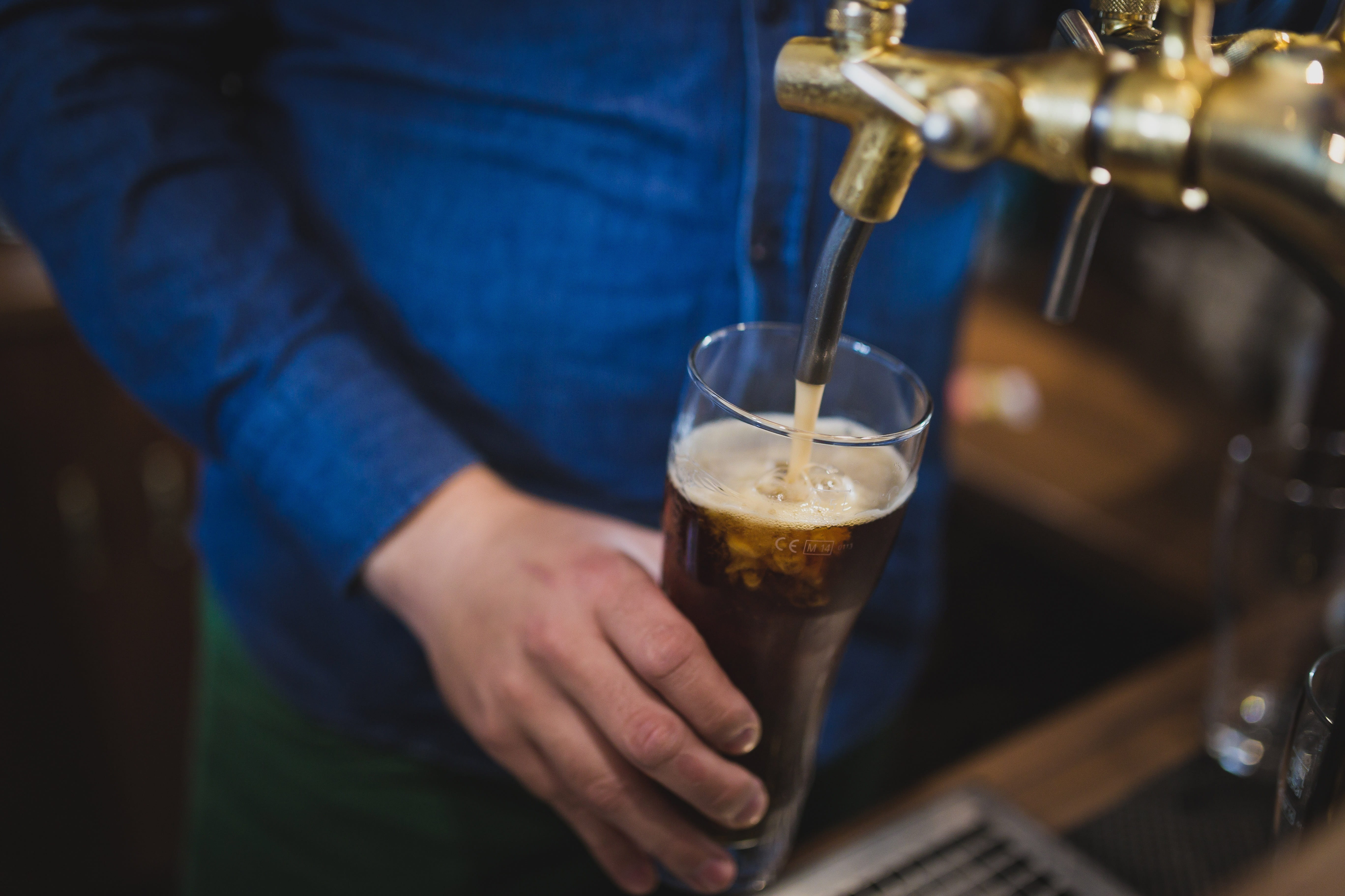 one person, 5K, glass, keg, pour, alcohol, person, happy hour, food and drink, liquid, close-up, indoors, hand, drinking, latte, beer - alcohol, adult, HD Wallpaper