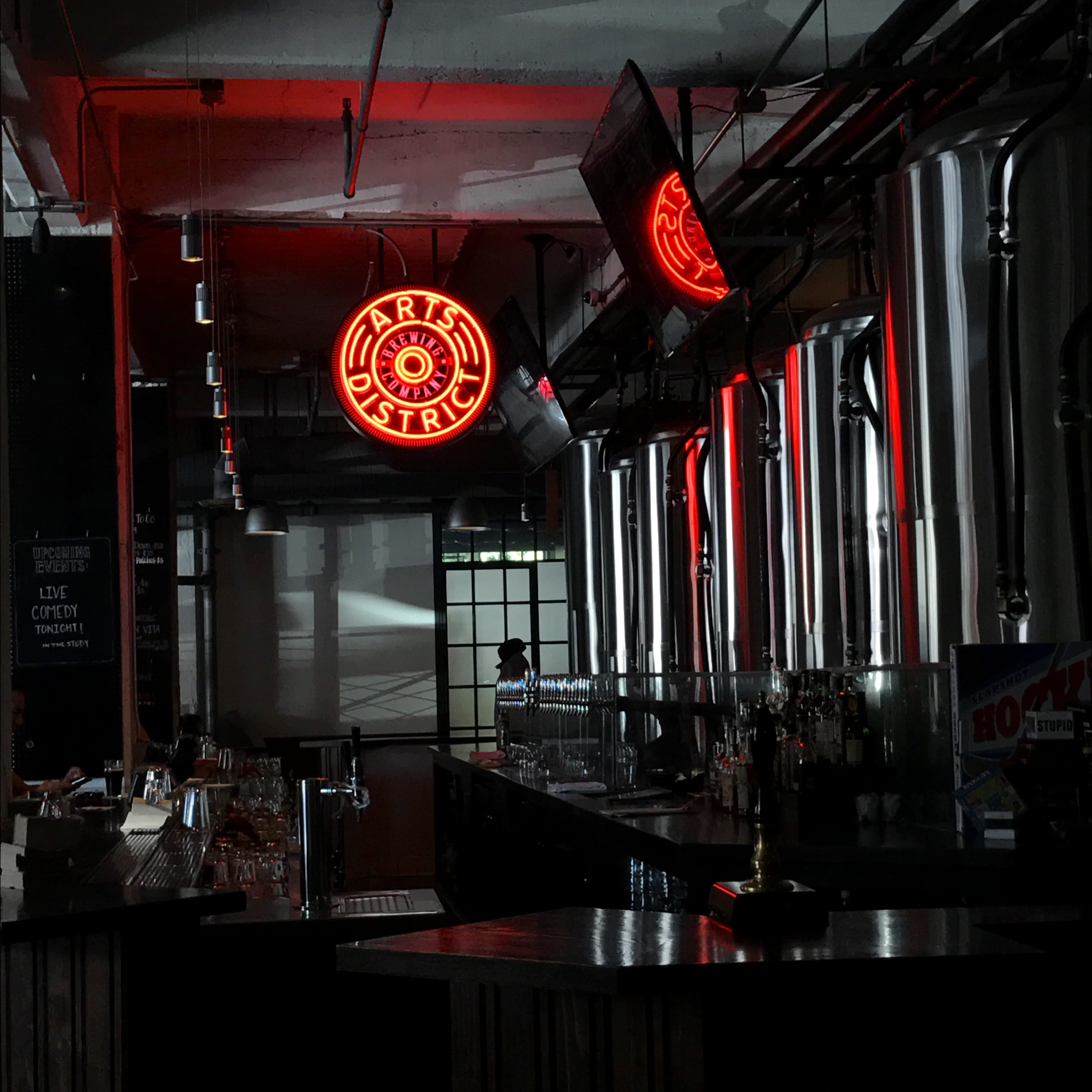 hanging, 2K, company, table, counter, vacant, food and drink, beer, tap, lighting equipment, arts, no people, day, clean, united states, lantern, los angeles, Phone HD Wallpaper