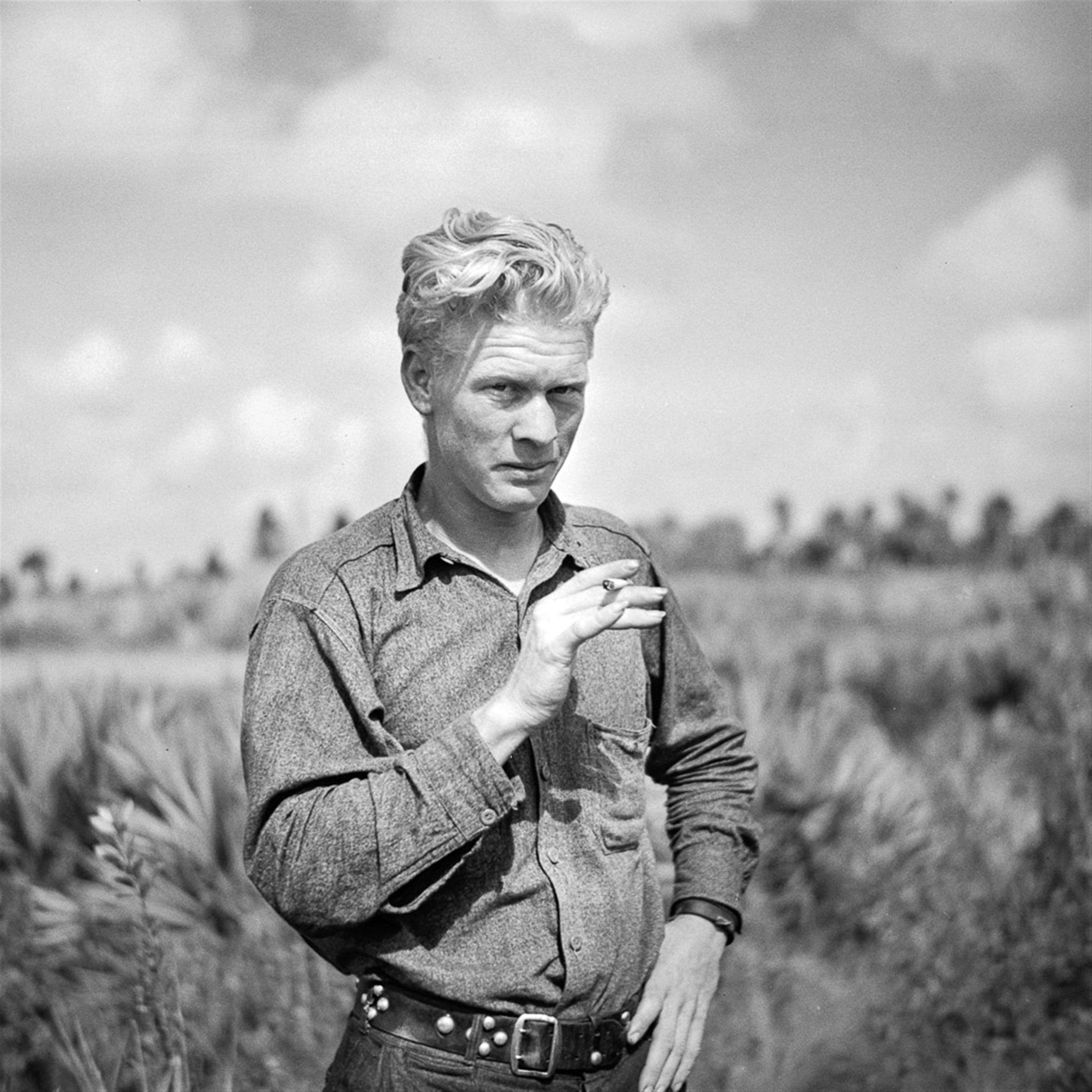history, man, young adult, person, farmer, waist up, farm, standing, smoking, sky, old photos, day, draught, field, nature, front view, vintage, contemplation, Phone HD Wallpaper