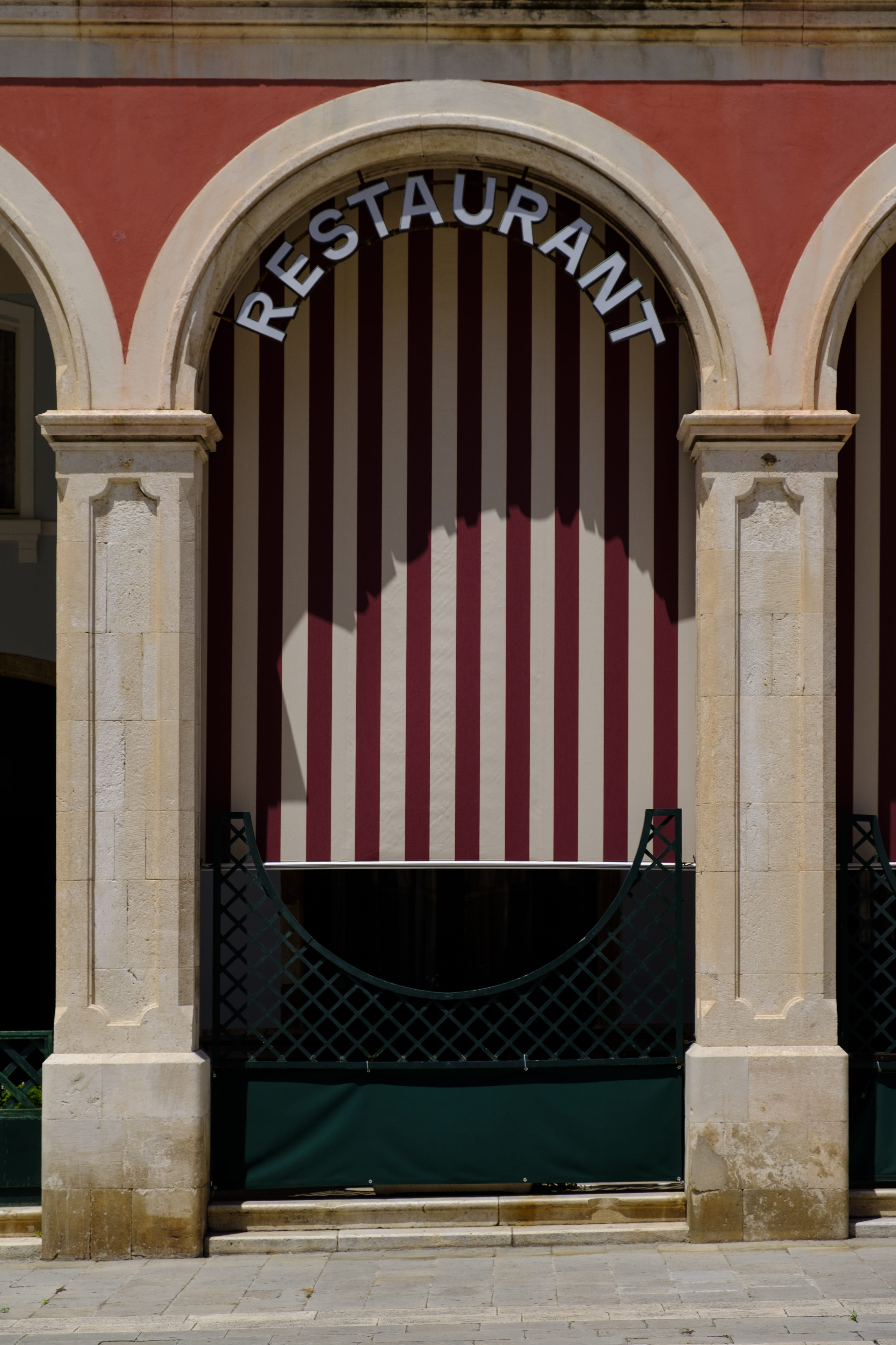 arch, no people, transportation, striped, coupon, red, door, history, metal, patriotism, day, window, archway, nature, built structure, pattern, colonnade, Phone HD Wallpaper