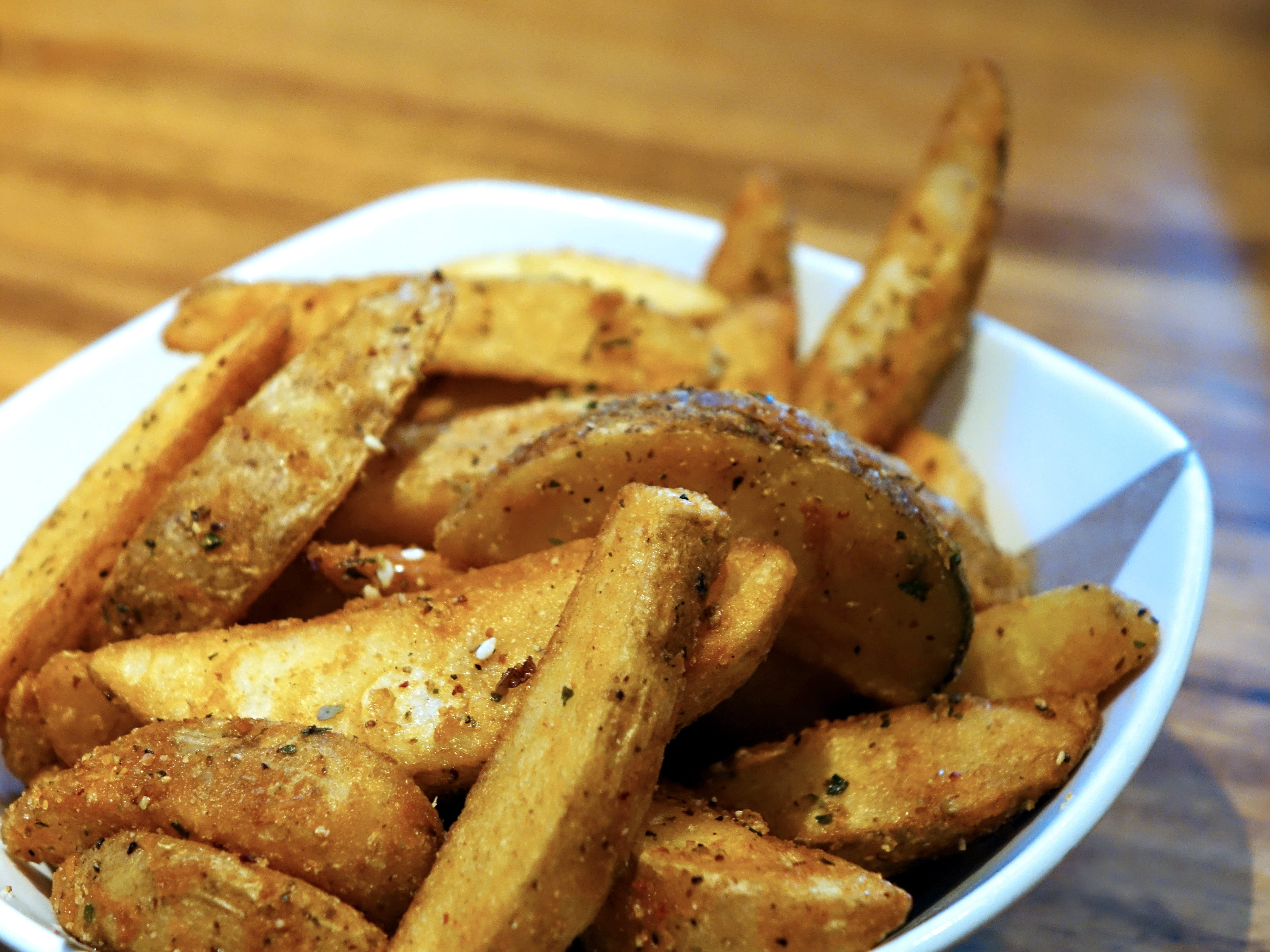 4K, crunchy, close-up, potato, served, meal, fries, vegetable, dinner, garnish, still life, potato wedges, prepared potato, finger food, salty, indoors, HD Wallpaper