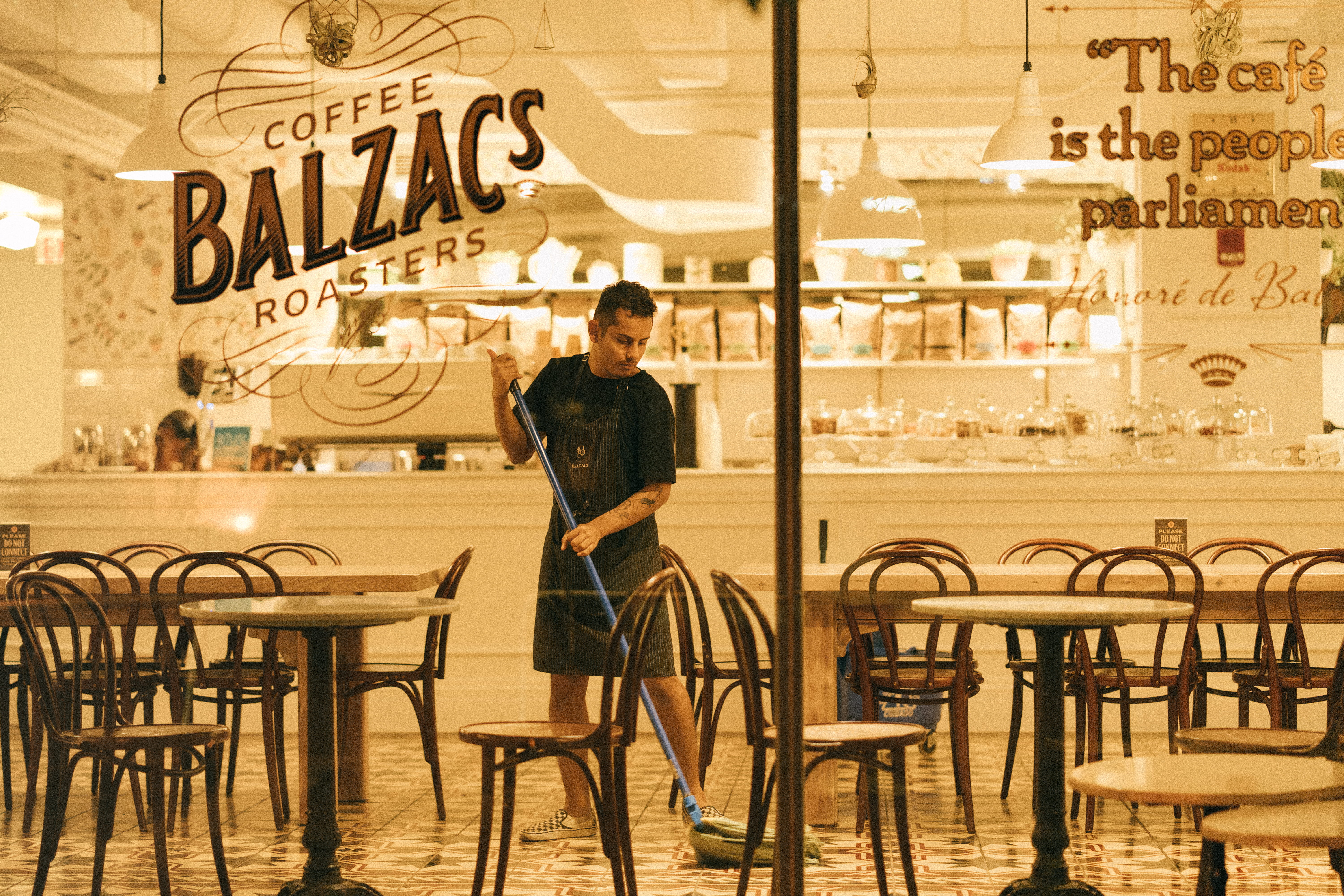 5K, casual clothing, mopping, man, bar - drink establishment, coffee, restaurant, bar counter, text, city, business, one person, food and drink industry, HD Wallpaper