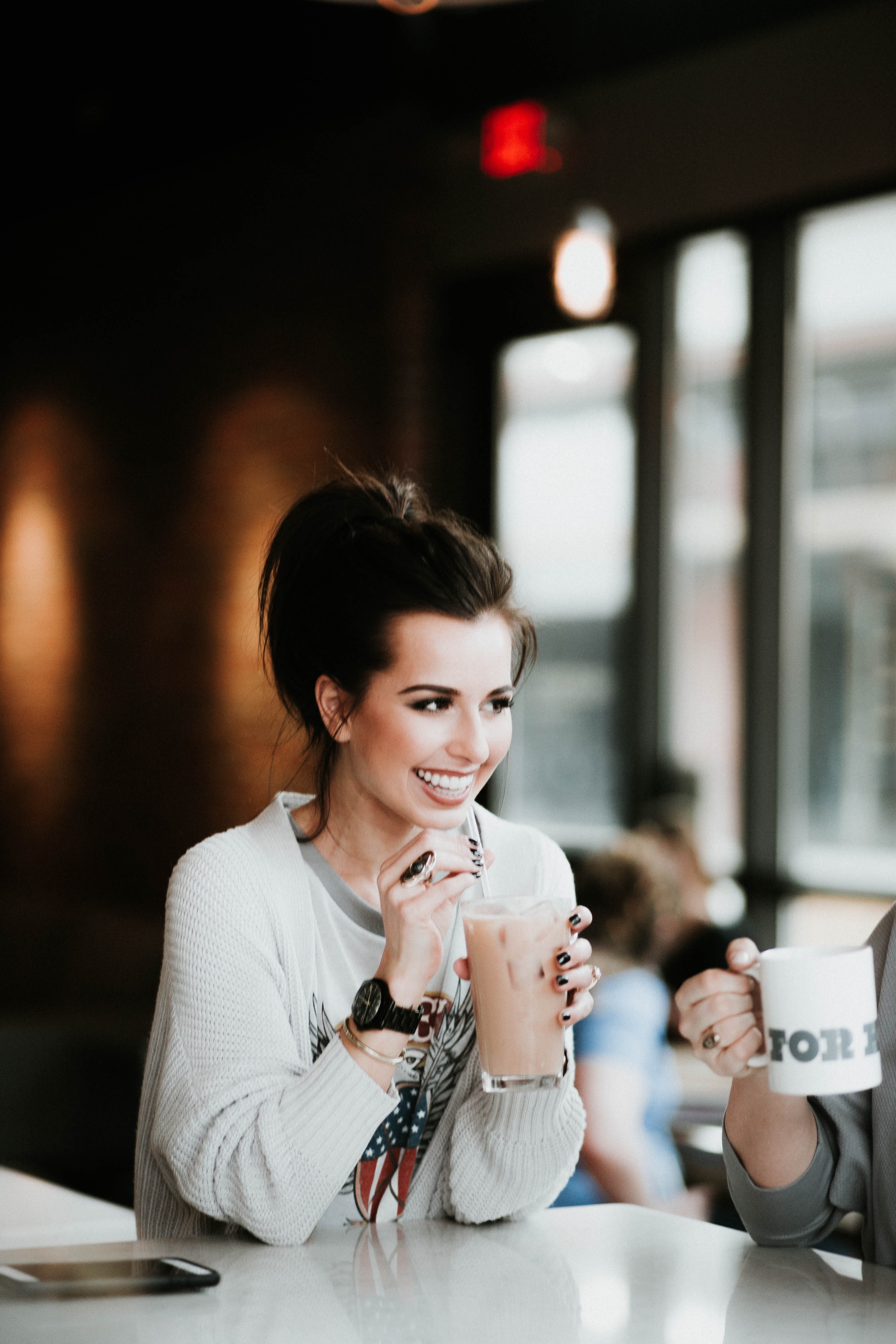 happiness, incidental people, drink, relax watch, food and drink, beautiful woman, girl, coffee, smile, young women, beauty, woman, ring, holding, sitting, Phone HD Wallpaper