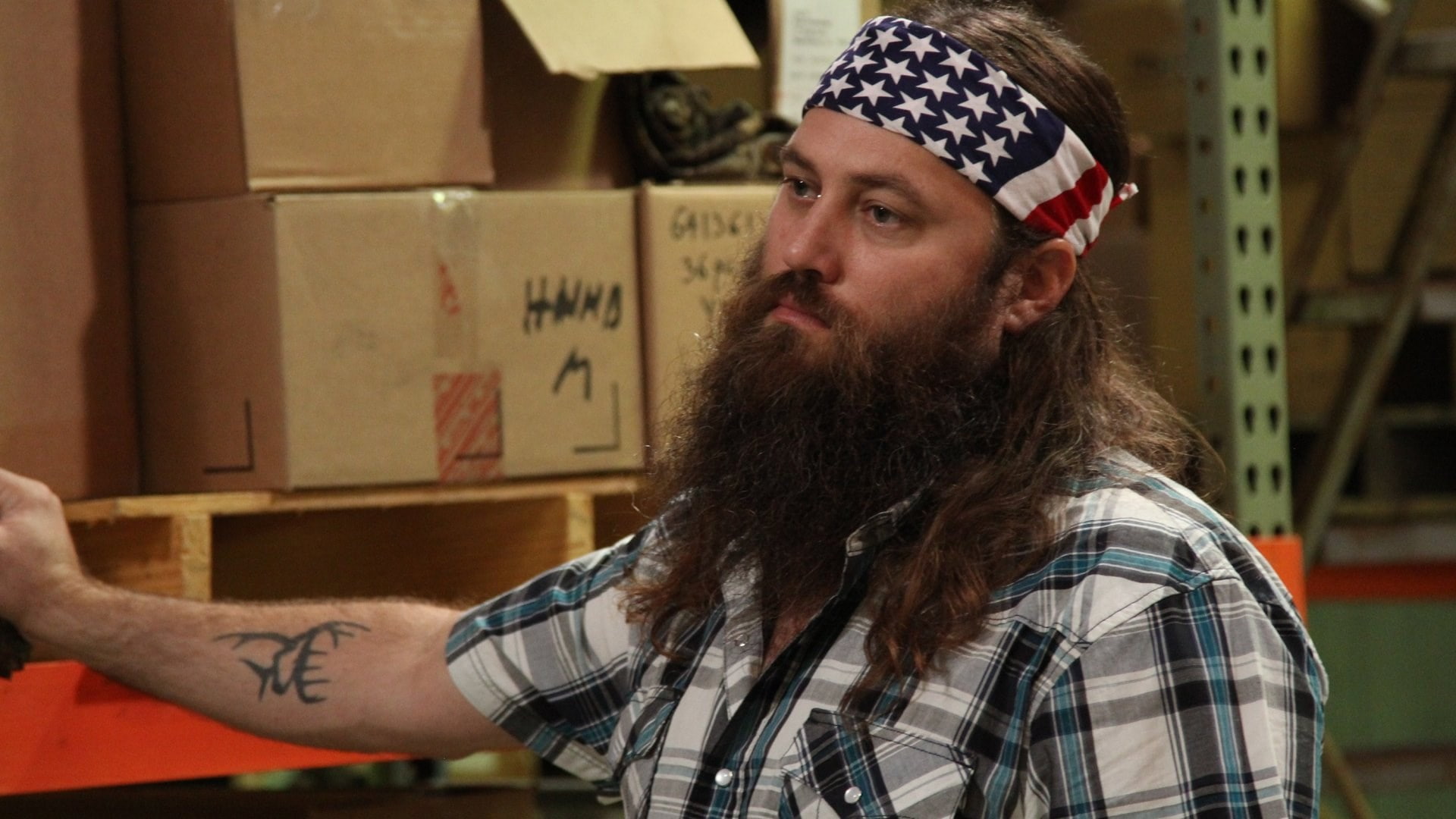 one person, checked pattern, men, hairstyle, side view, portrait, beard, cool attitude, waist up, looking at camera, cap, adult, bandana, 1080P, duck dynasty, HD Wallpaper