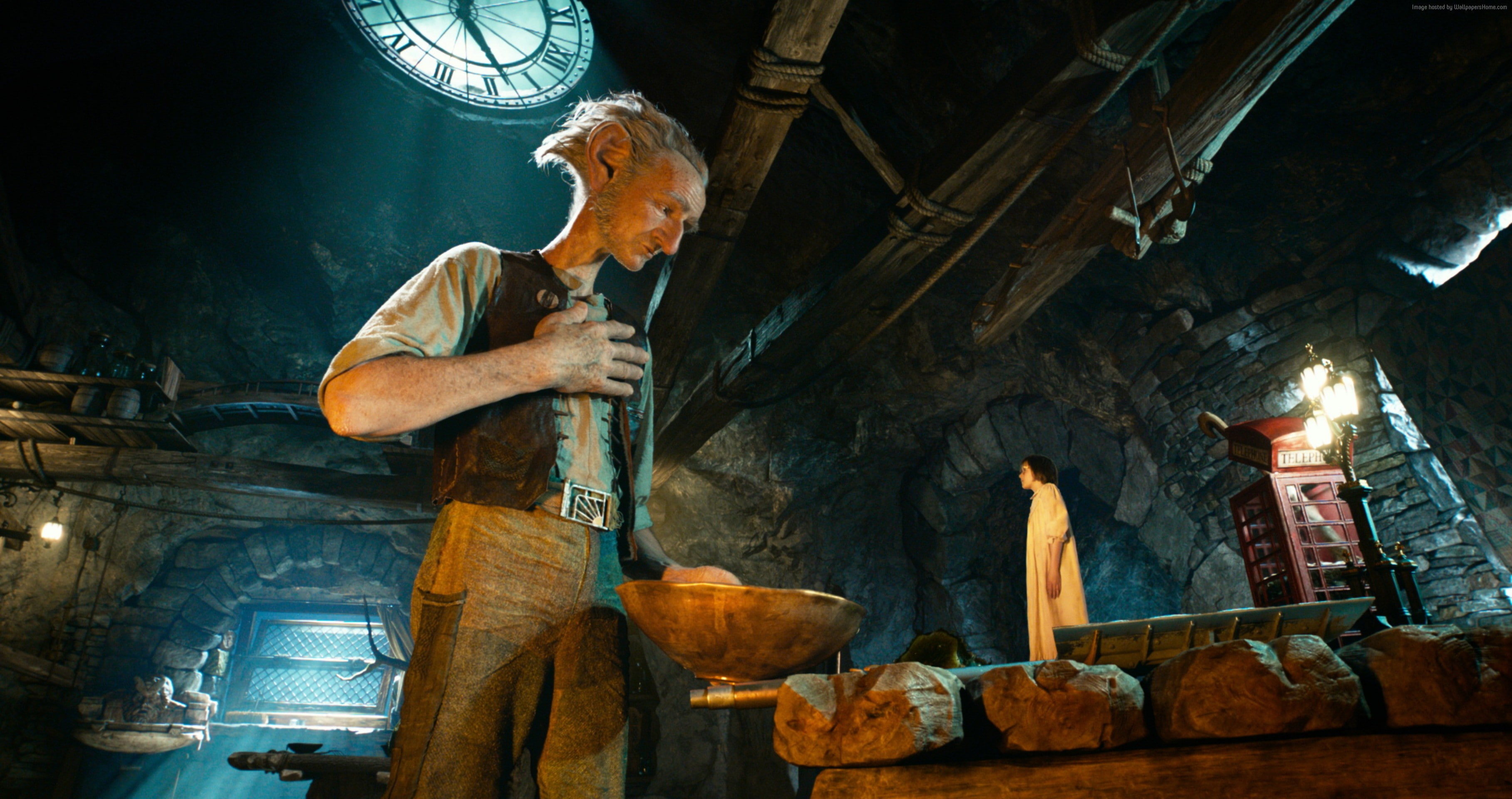 container, industry, business, protective workwear, real people, 2K, Ruby Barnhill, craft, standing, Giant, art and craft, adult, The BFG, Sophie, holding, HD Wallpaper