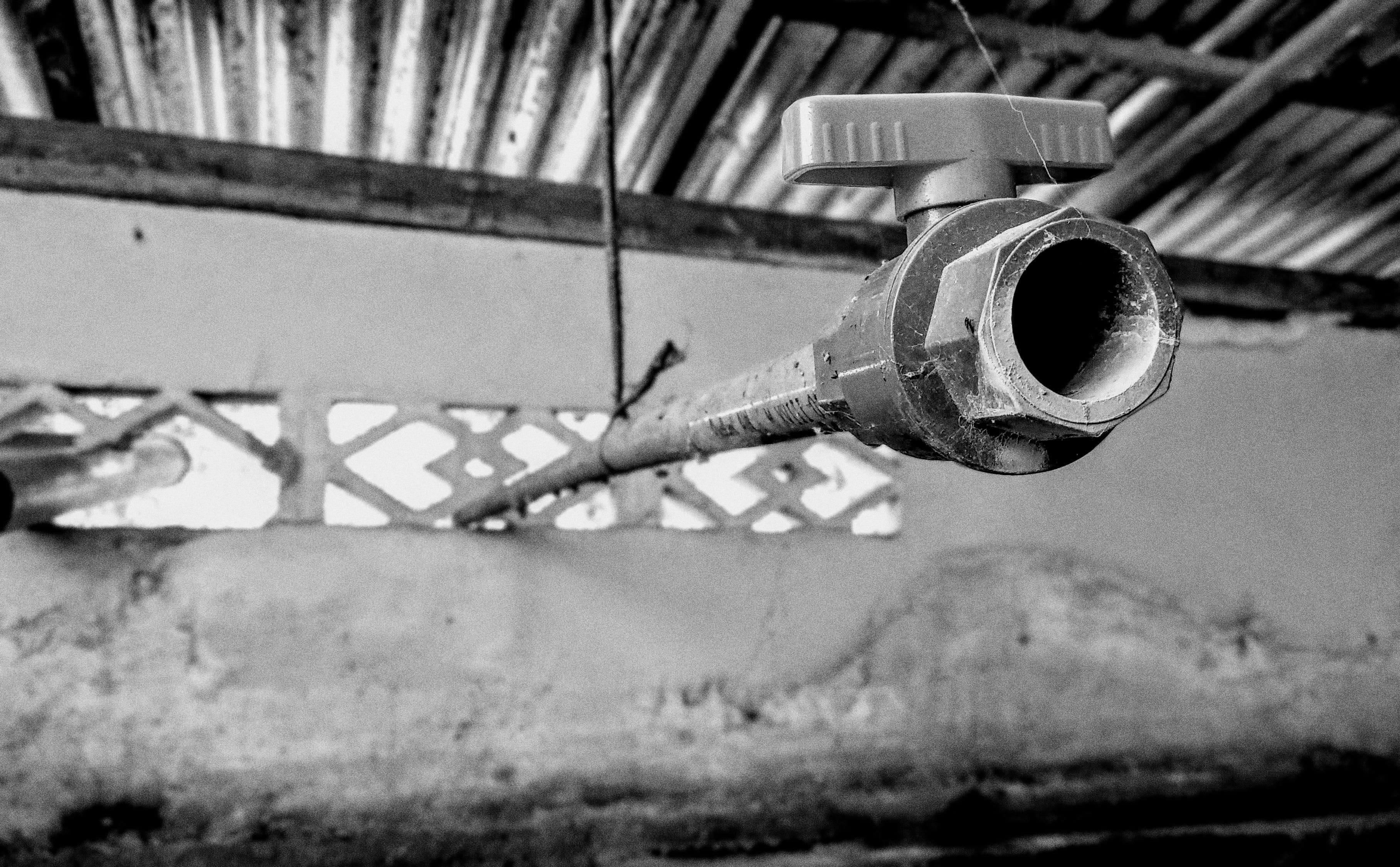 drought, security, nature, sewage, transportation, architecture, outdoors, weathered, metal, close-up, focus on foreground, industry, pipeline, drain, safety, HD Wallpaper