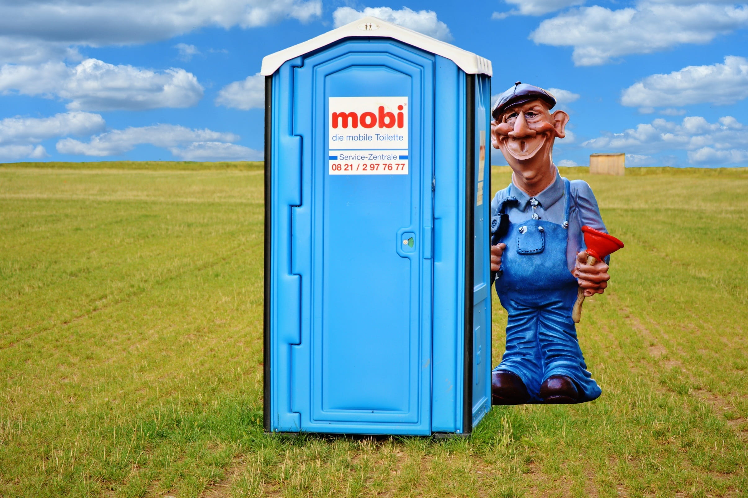 happiness, 1080P, men, work, mobile toilet, funny, dixi, blue, mobile toilet cabin, lonely, emotion, cloud - sky, glasses, klo cottage, grass, sunlight, HD Wallpaper