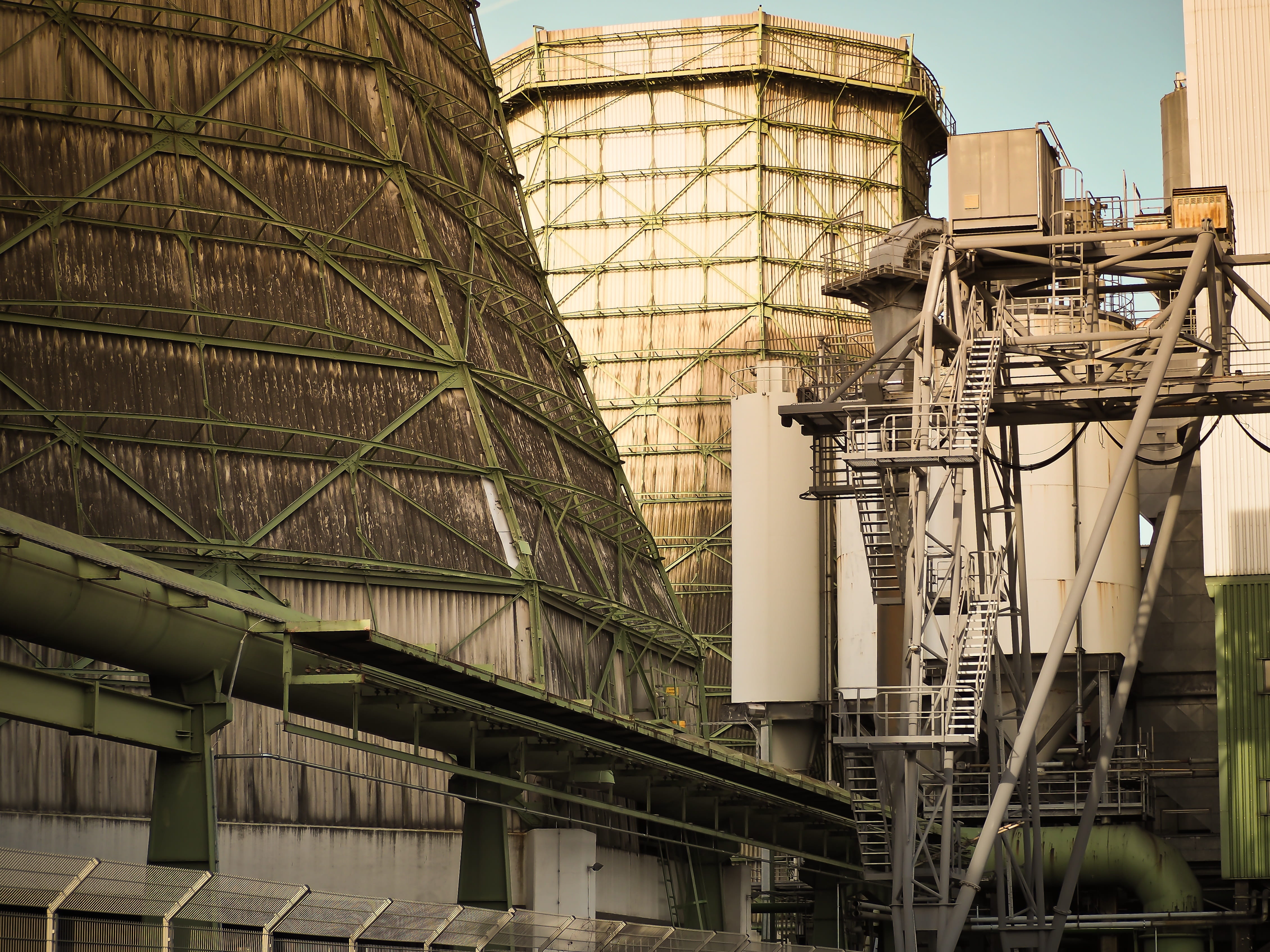 metal industry, hot water boiler, stadtwerke, day, old, district heating, 4K, power supply, boiler, technology, clear sky, water, Water Boiler, connection, HD Wallpaper