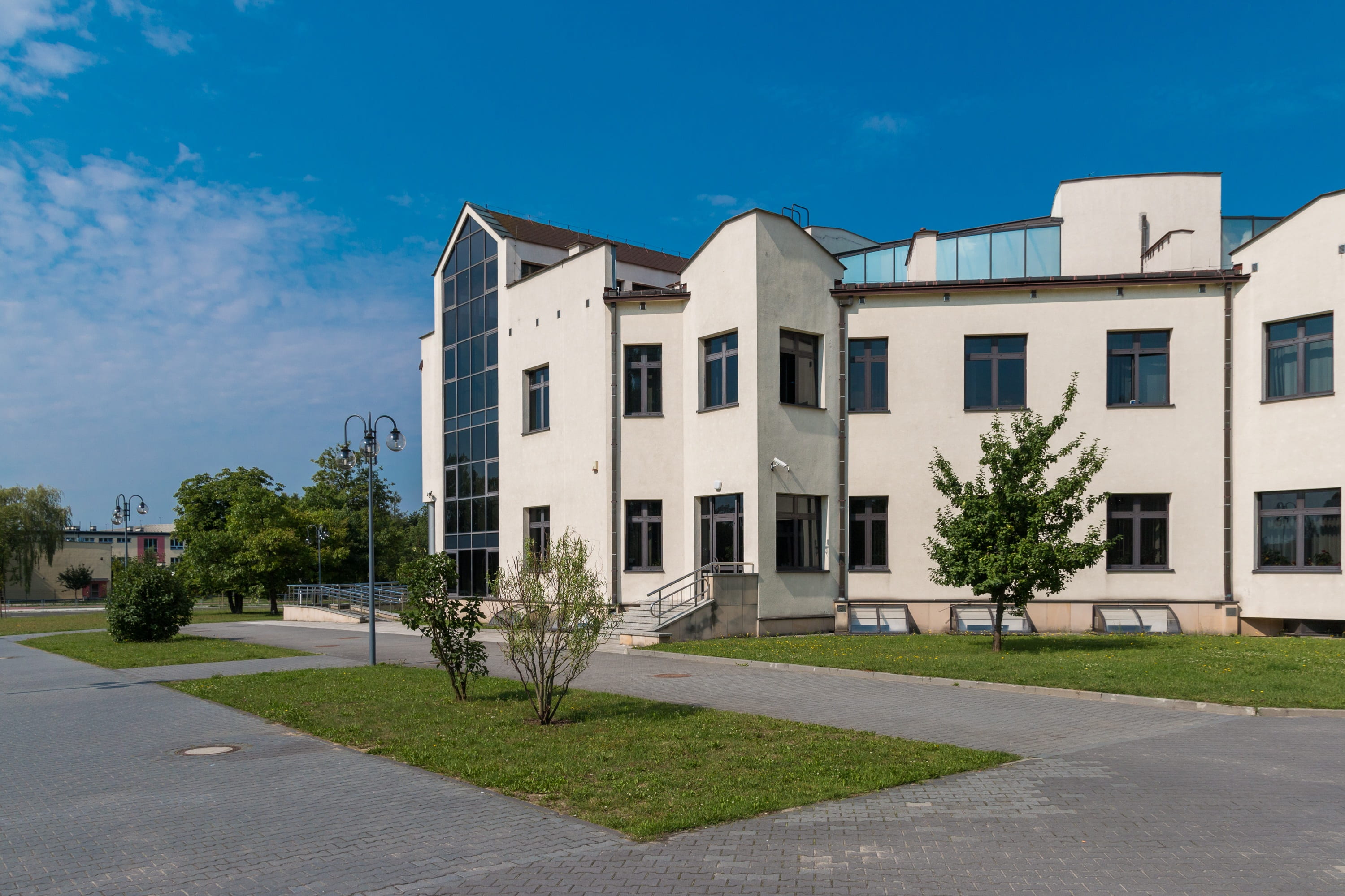 architecture, sky, building exterior, day, house, polytechnic university which, blue, building, city, the university, school, grass, lawn, 2K, outdoors, HD Wallpaper