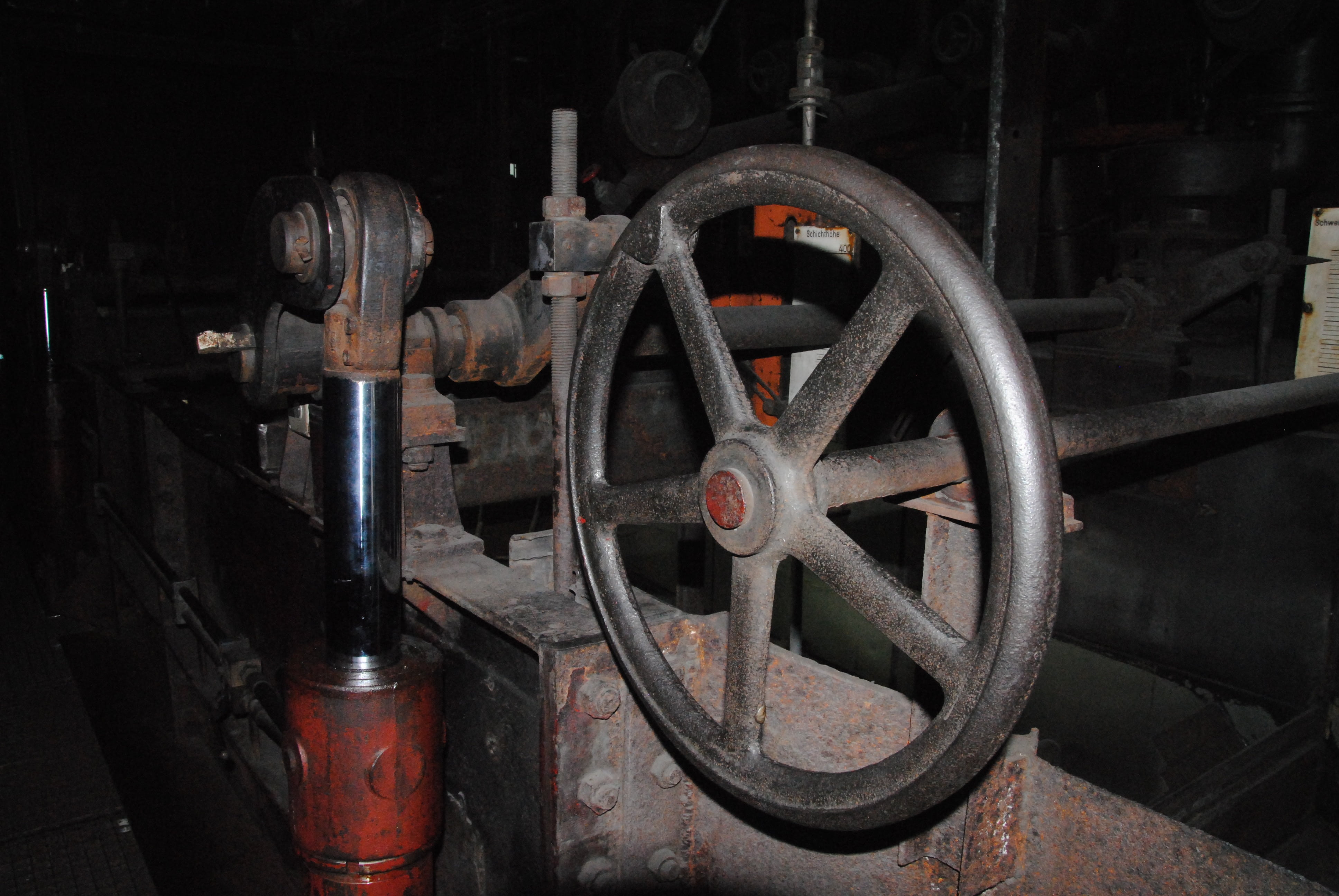 geometric shape, manufacturing equipment, indoors, circle, rusty, crane, adjusting screw, line, mine, abandoned, processing, machinery, industry, industrial equipment, HD Wallpaper
