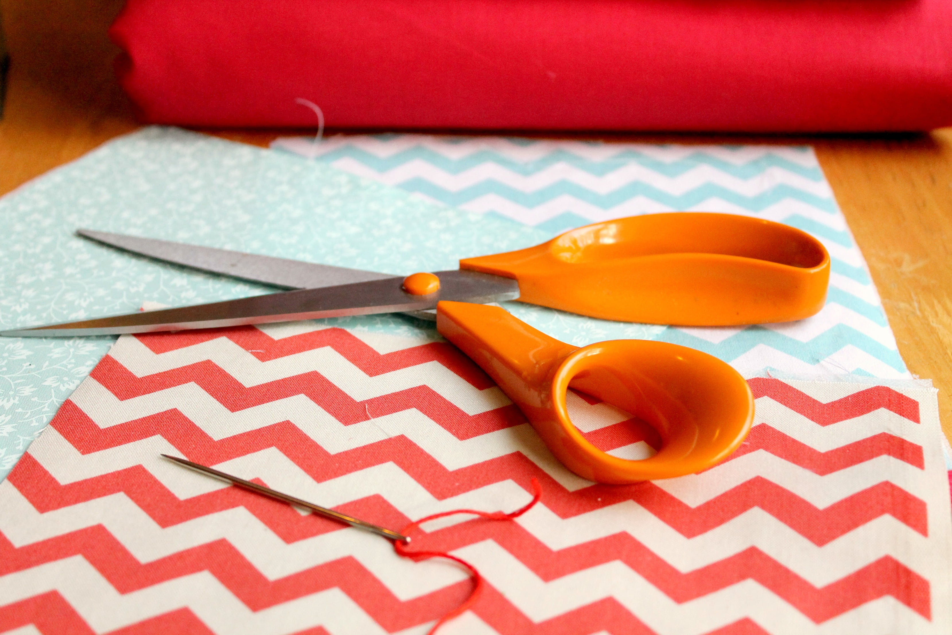 art and craft, tablecloth, white, sew, focus on foreground, wood - material, 2K, textile, paper, small group of objects, craft, group of objects, colored background, HD Wallpaper