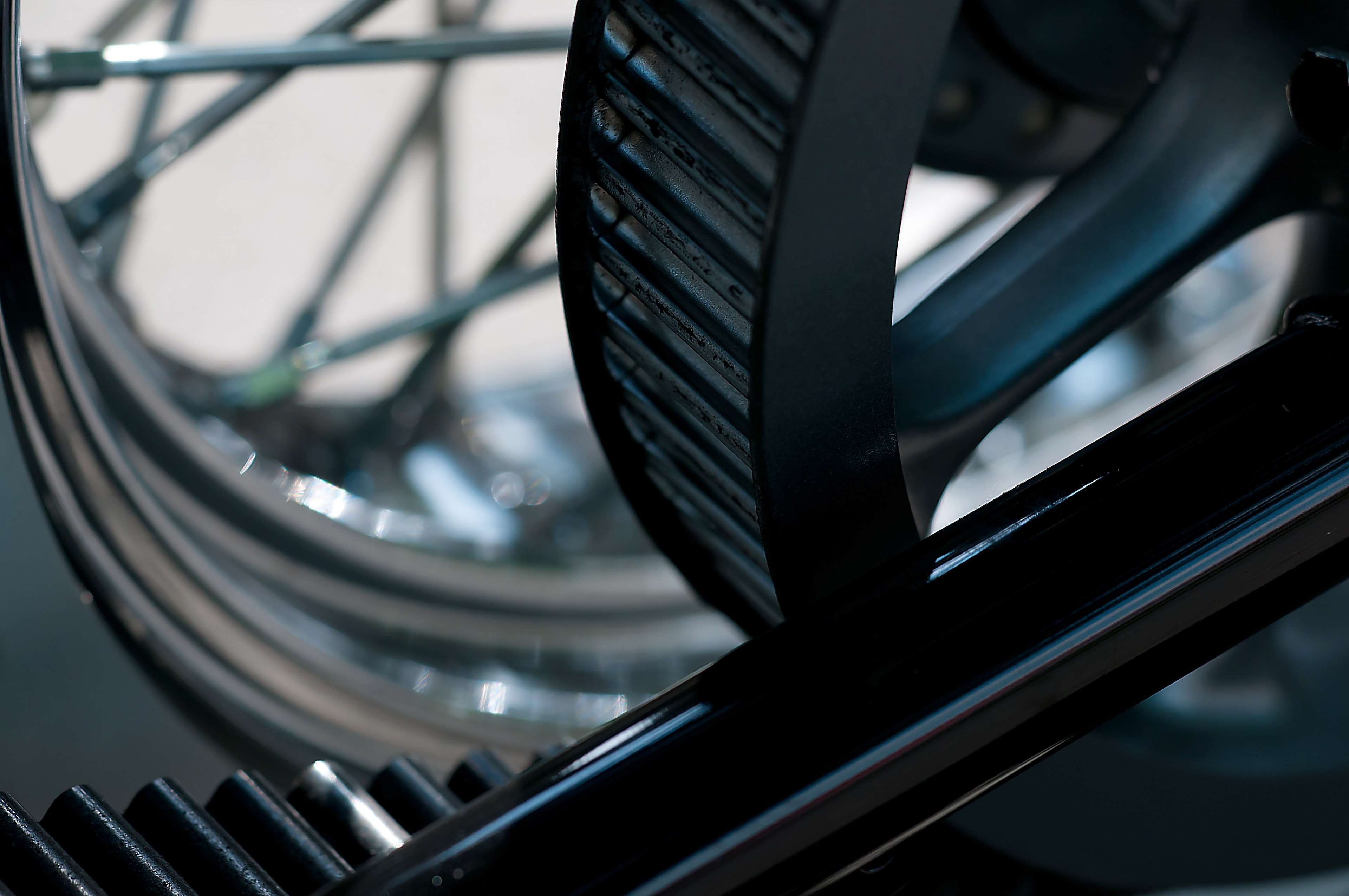 tire, 4K, selective focus, gear, transportation, details, motorcycle, cycling, black color, technology, vehicle, mode of transportation, indoors, vehicle part, HD Wallpaper