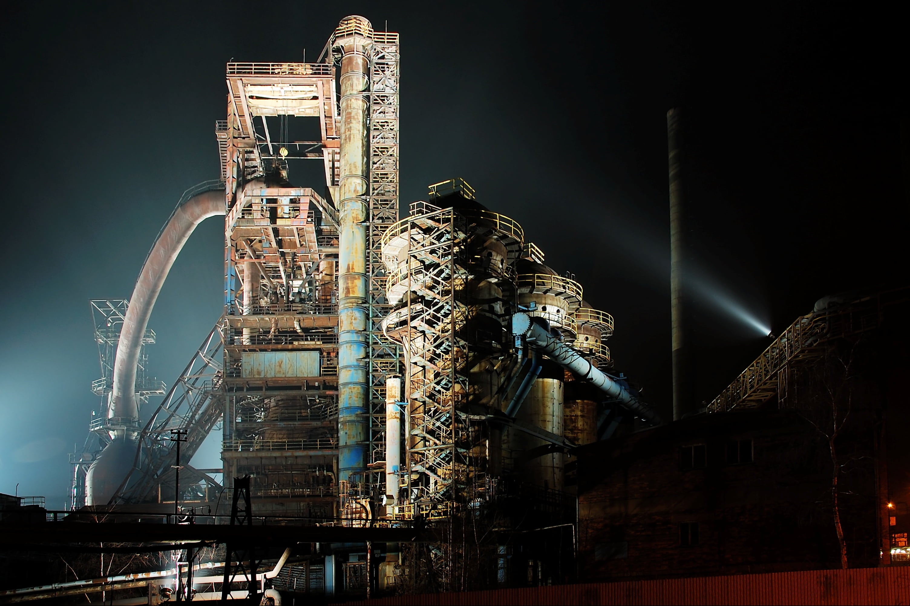 tall - high, building exterior, city, blast, industry, night, oil industry, steel, fuel and power generation, sky, factory, grey, nighttime, architecture, HD Wallpaper