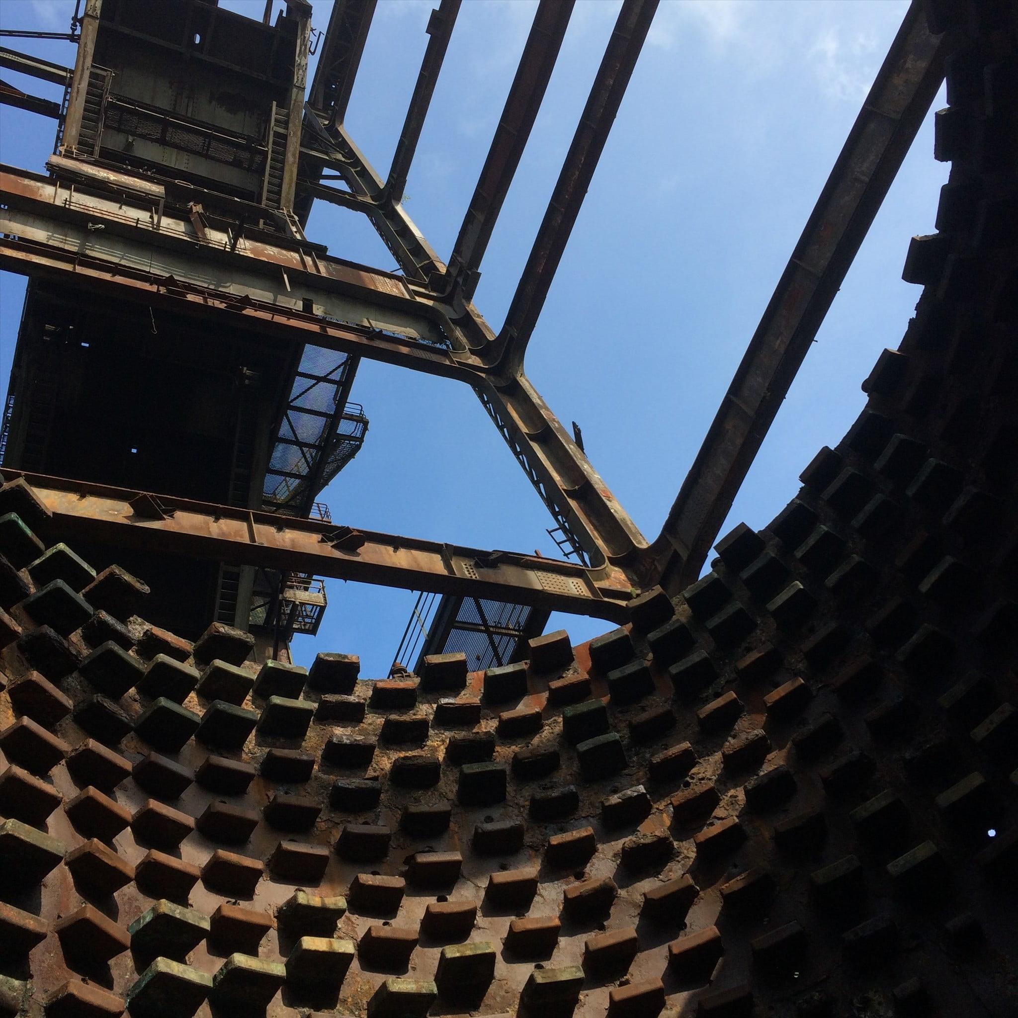 ruin, building, built structure, old, clear sky, metal, nature, sky, ruhr area, history, the past, pattern, blast furnace, industrial plant, architecture, Phone HD Wallpaper
