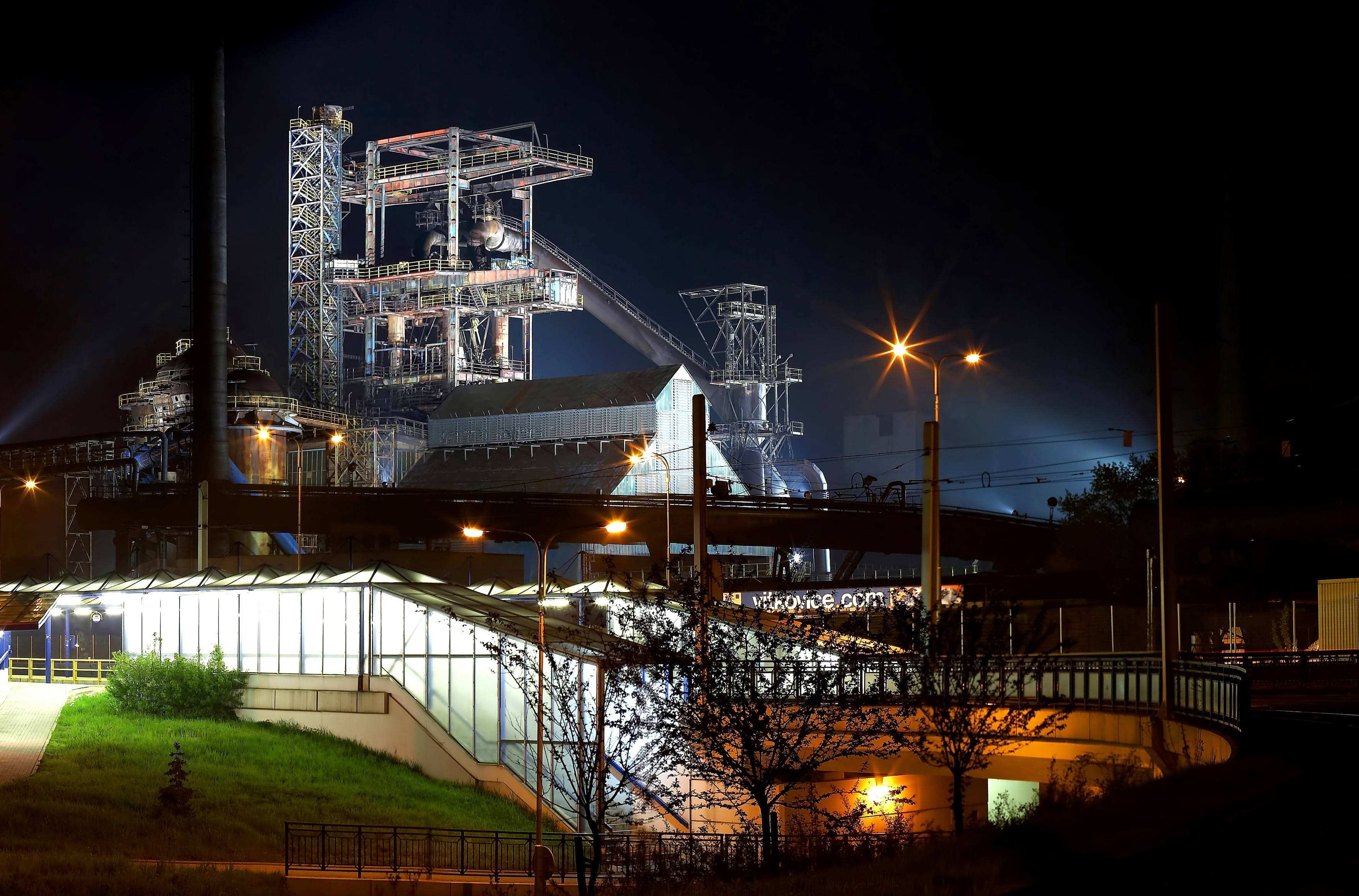 built structure, no people, nature, city, tree, outdoors, street light, metal, sky, plant, building exterior, industry, furnace, machinery, lighting equipment, HD Wallpaper