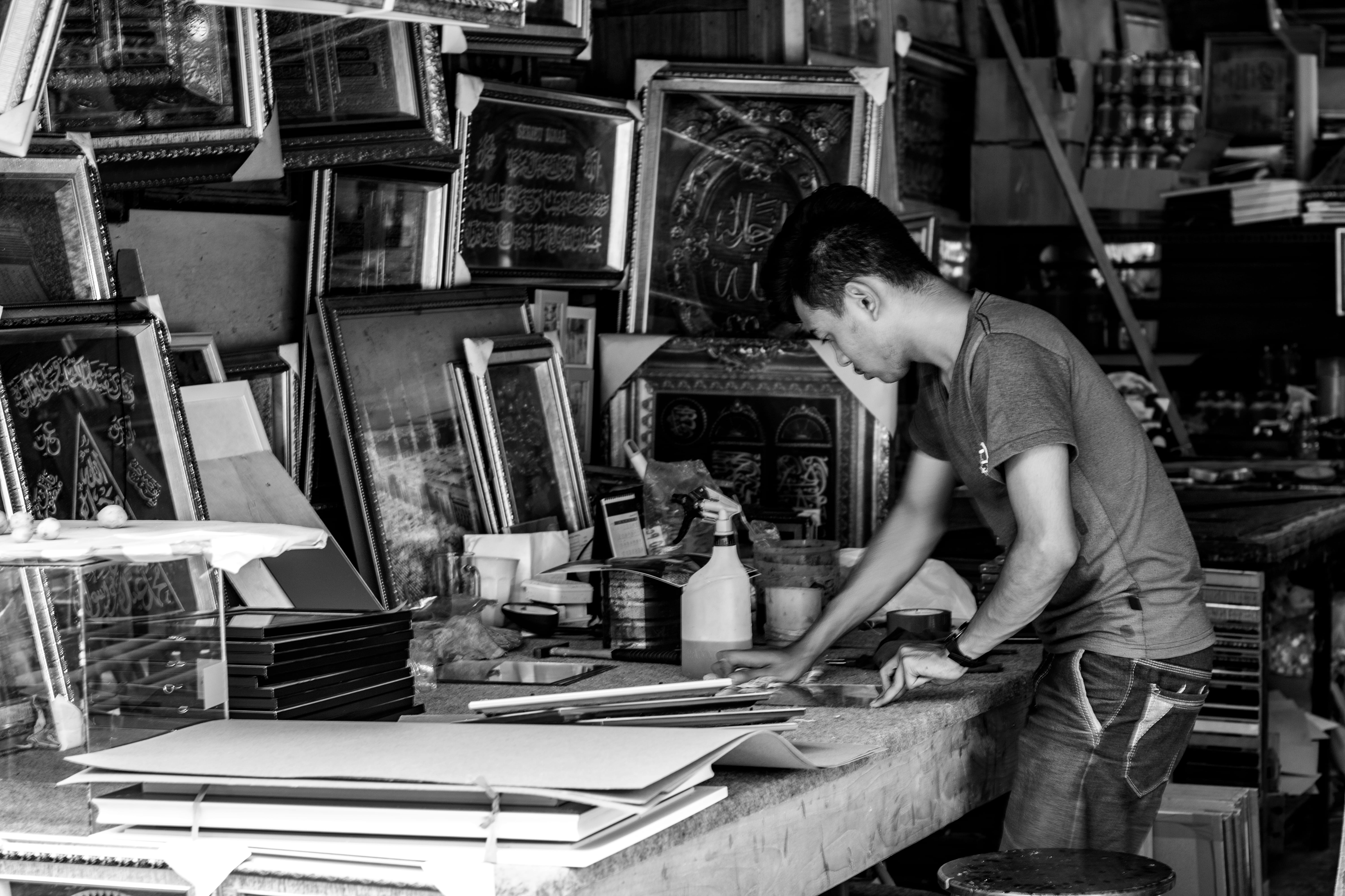 one person, kandangan, craft, side view, occupation, workman, table, white, street photography, artist, furniture, street photo, studio, men, art studio, HD Wallpaper