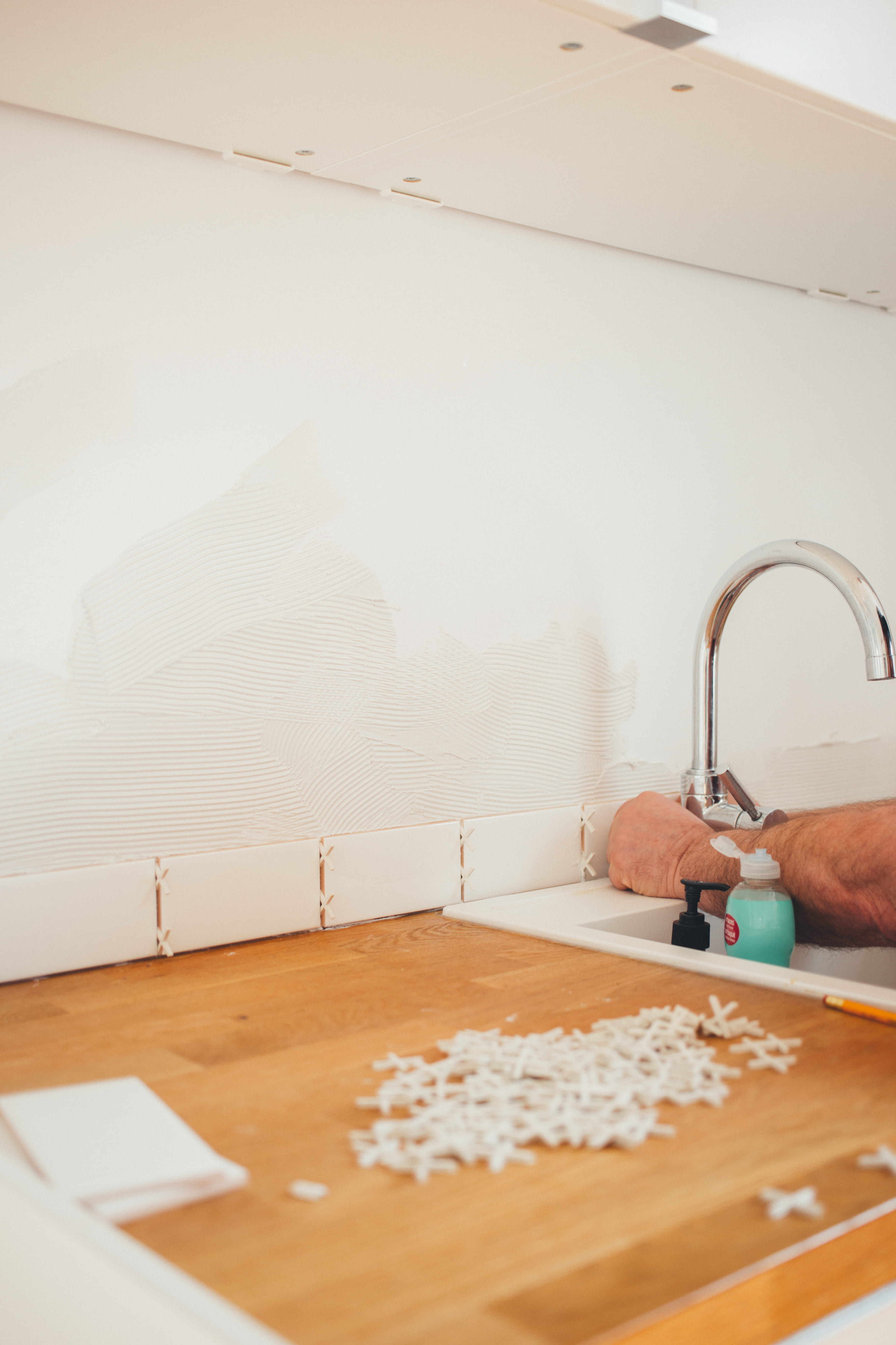 furniture, home, one person, tiling, ceramic, working, indoors, motion, 5K, men, curved, person, holding, real people, technology, tile, backsplash, renovation, Phone HD Wallpaper