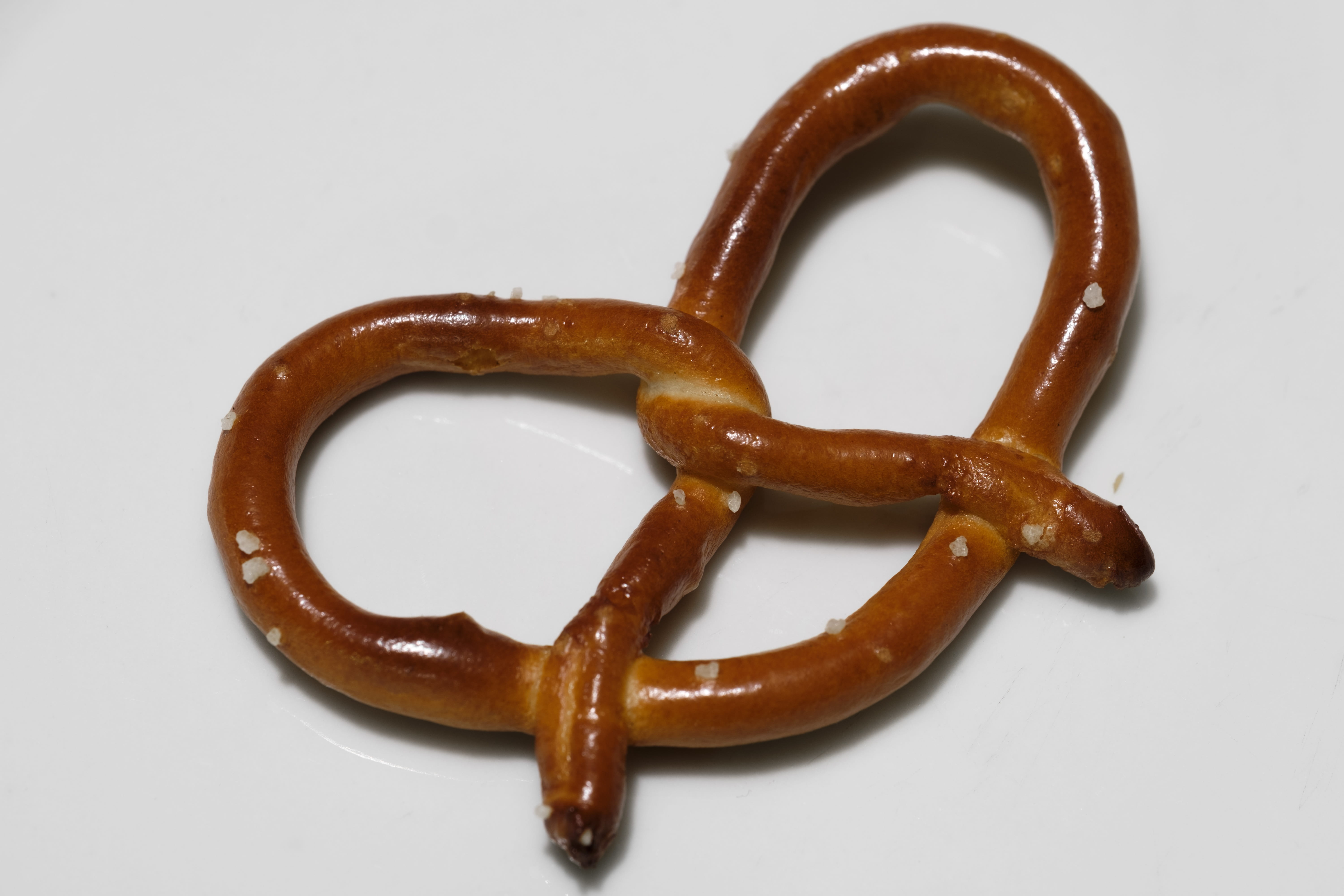 close-up, indoors, still life, food and drink, delicious, pretzels, directly above, shape, pastries, smiling, studio shot, lye pretzel, salty, single object, HD Wallpaper