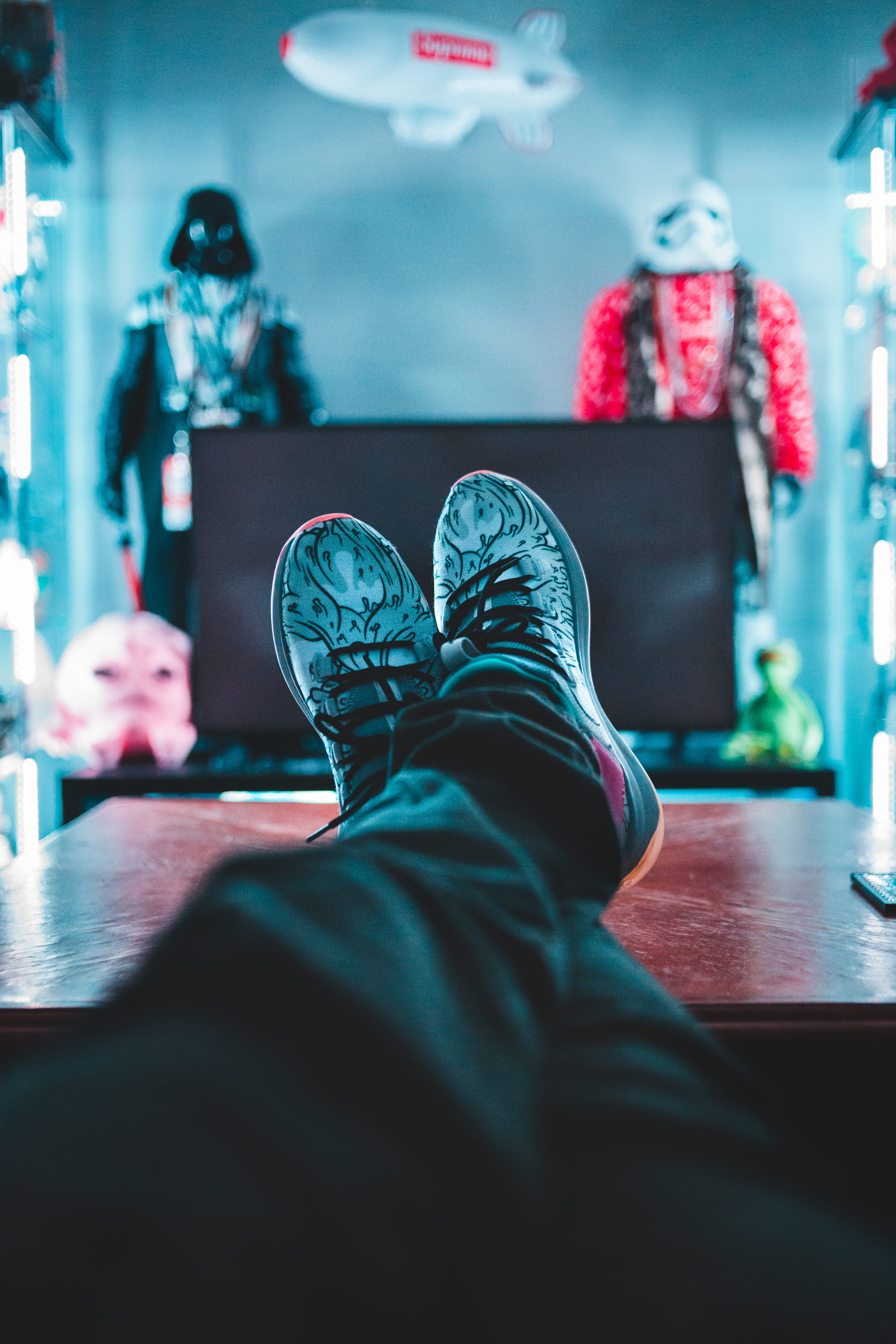 computer, human body part, hardwood, person, shelf, furniture, flooring, floor, desk, men, jeans, relaxation, casual clothing, human foot, personal perspective, Phone HD Wallpaper