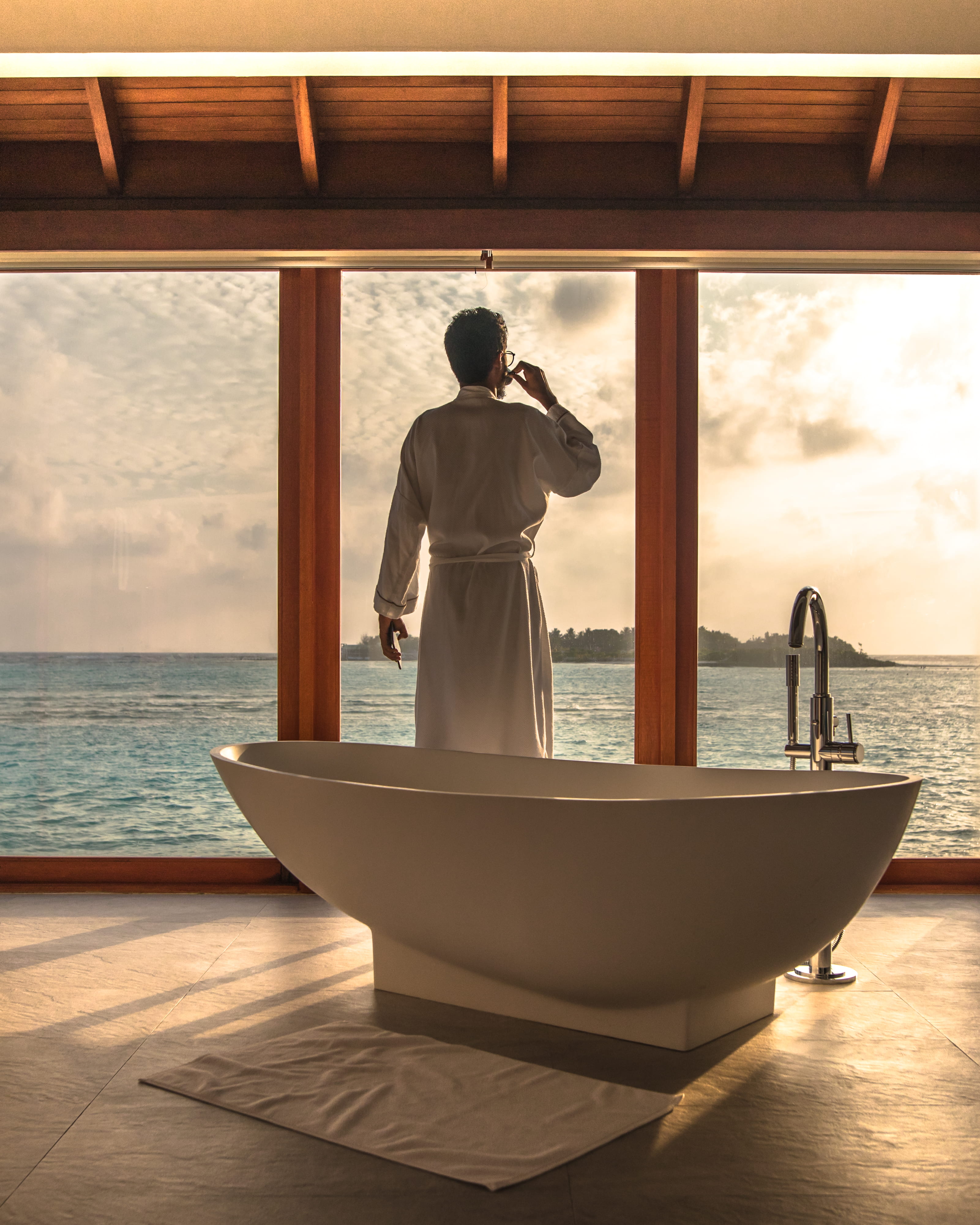 nature, wearing, mode of transportation, lifestyles, 4K, standing, bathrub, one person, scenics - nature, transportation, bath, luxury, adult, beside, Phone HD Wallpaper