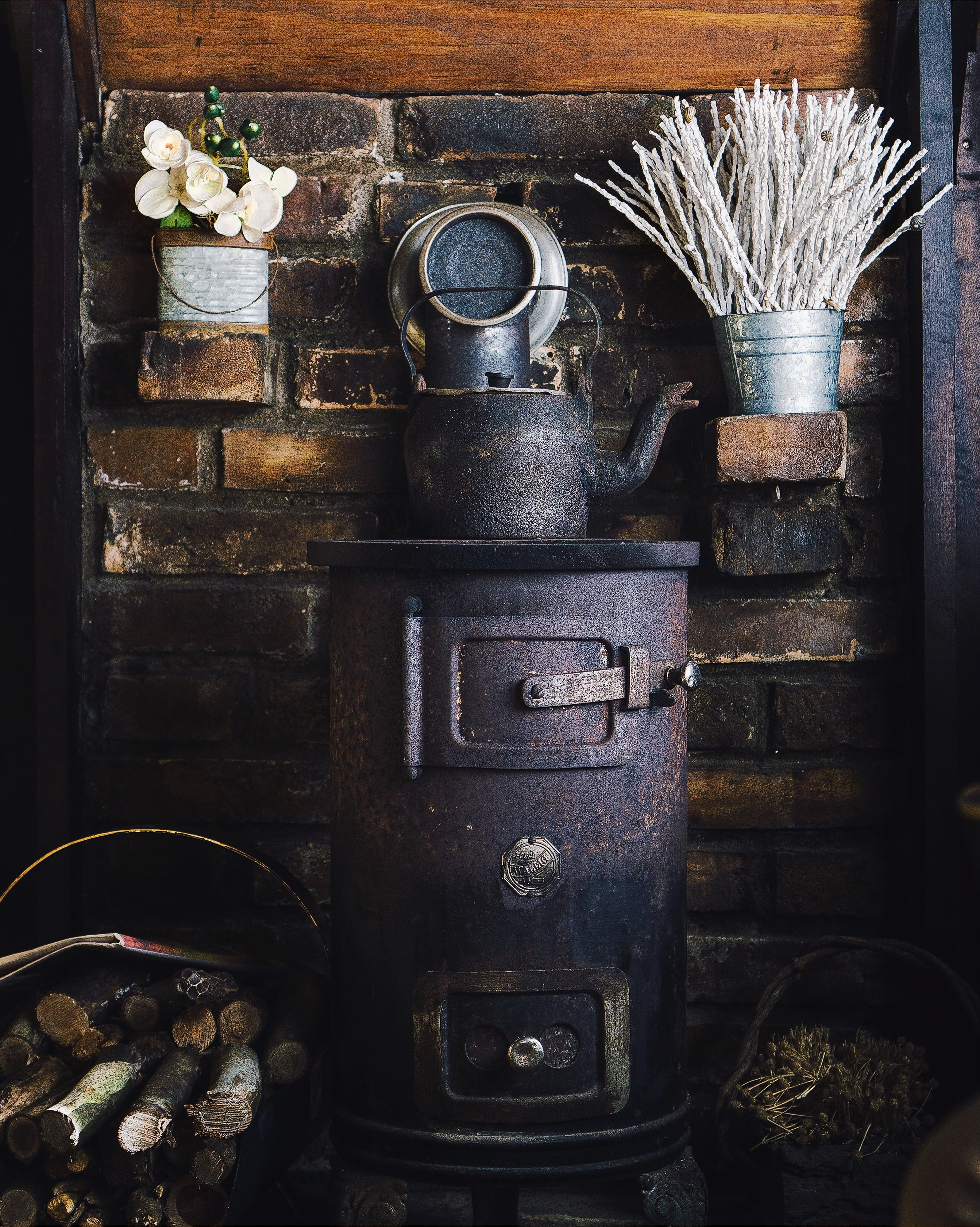 house, old-fashioned, large group of objects, metal, handle, day, no people, furnace, 4K, teapot, antique, close-up, kitchen, black, container, wood - material, Phone HD Wallpaper