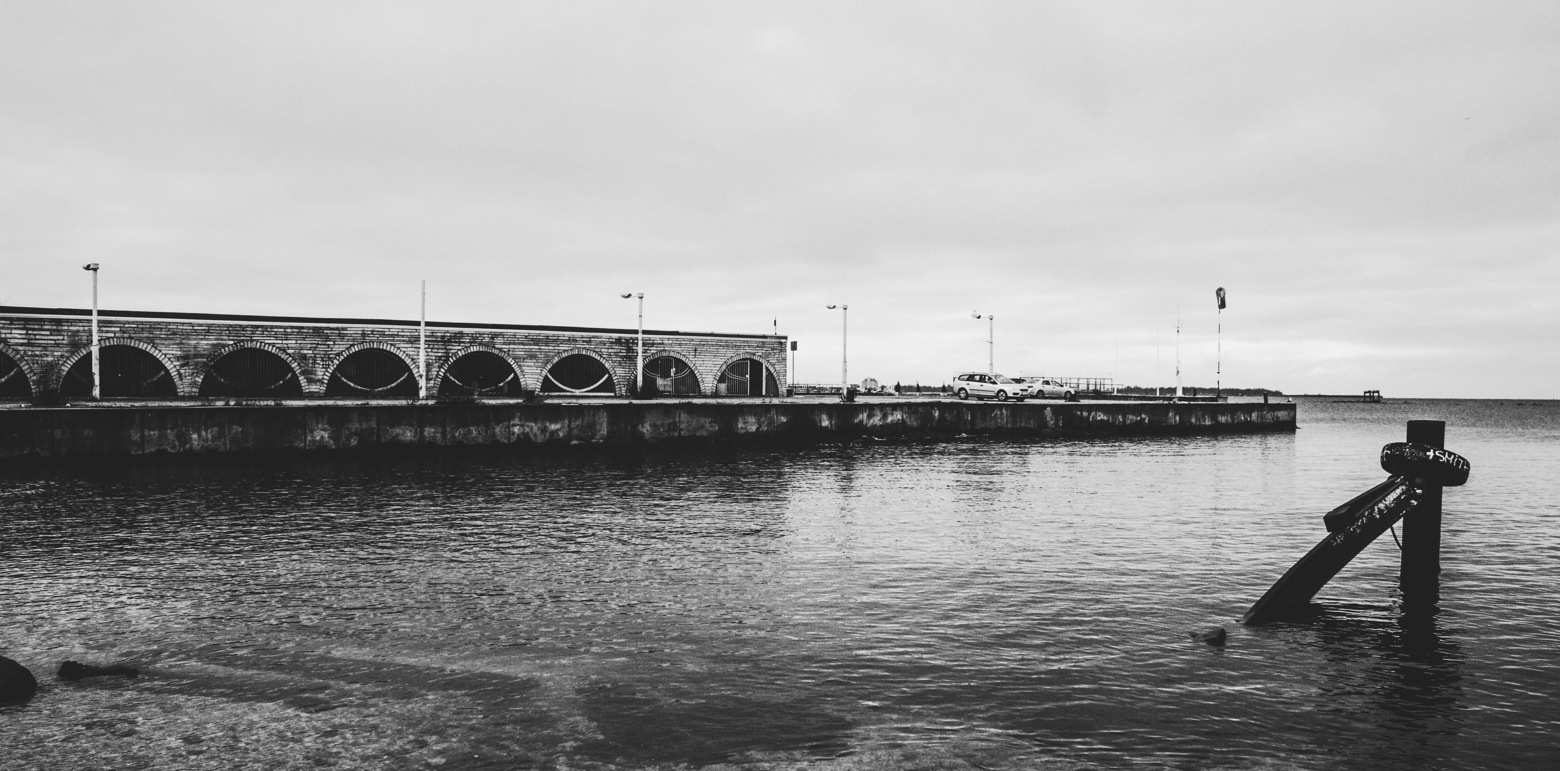 5K, pier, cars, white, bridge - man made structure, vehicles, concrete, water, sea, cloud - sky, body, clouds, port, near, bay, sky, grayscale, nature, HD Wallpaper