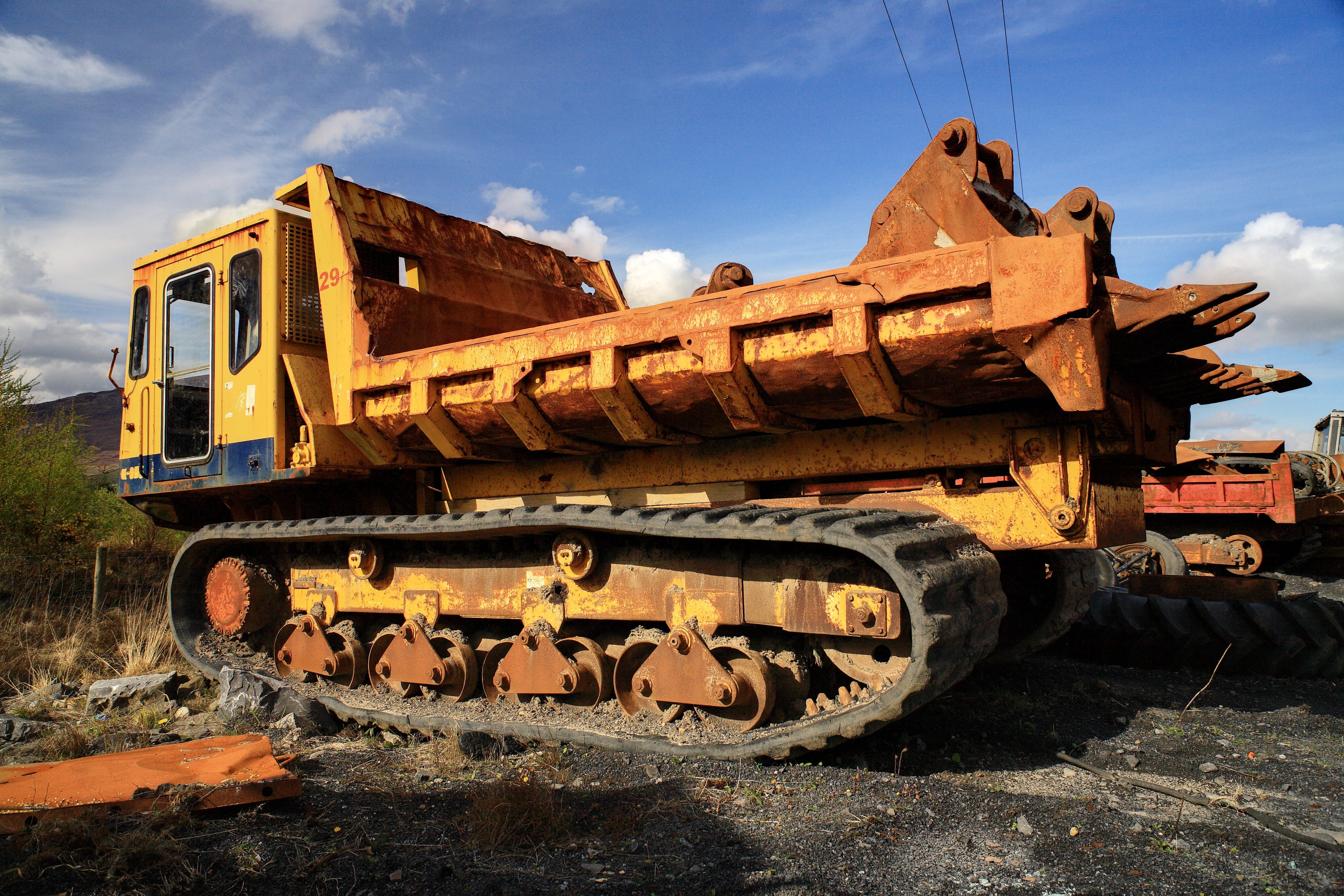 industrial equipment, no people, 4K, construction machinery, wheel, transportation, antique, construction industry, grunge, dilapidated, stationary, corrosion, HD Wallpaper