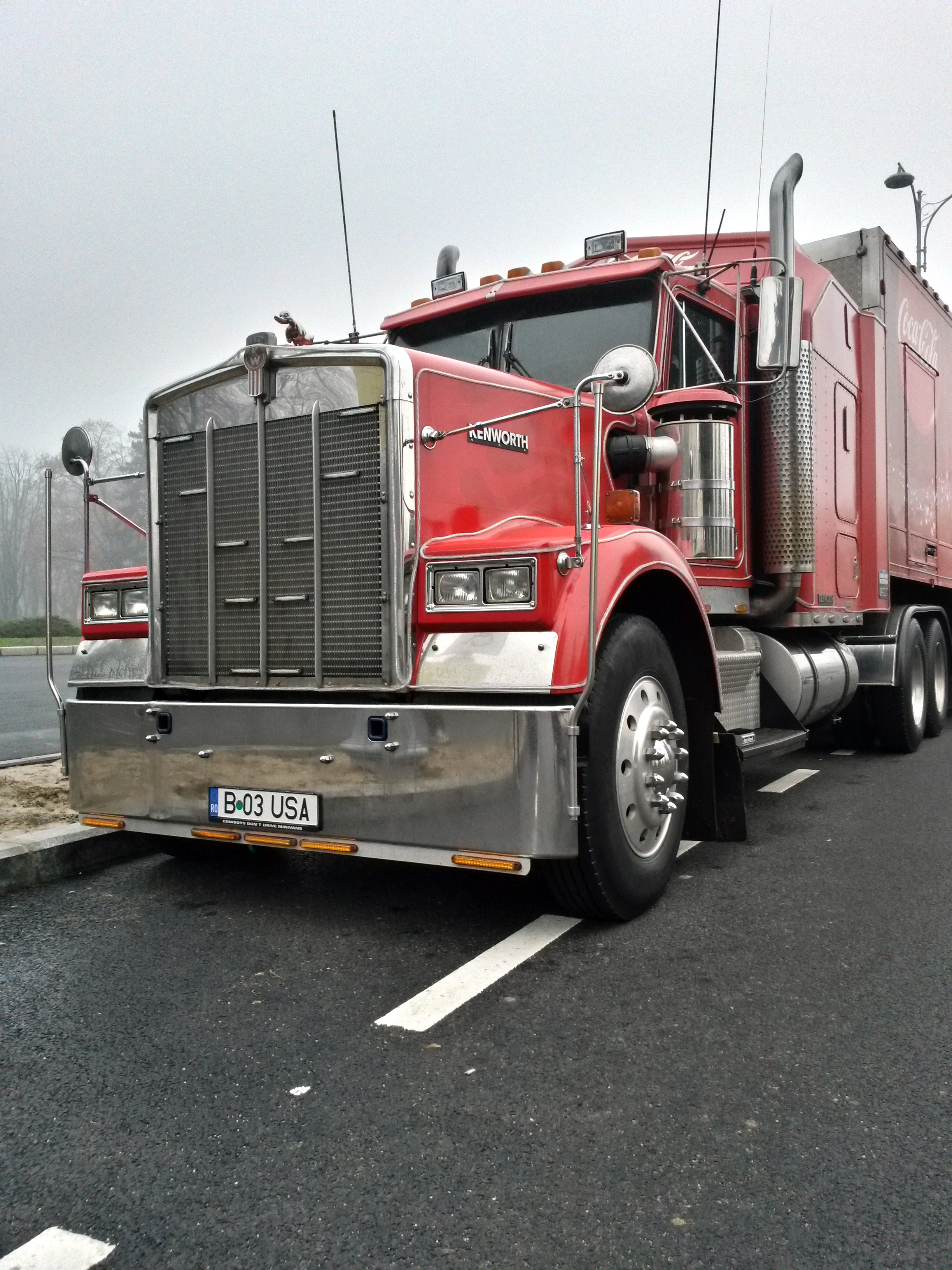 motor vehicle, freight transportation, no people, 2K, city, santa claus, red, street, hauling, rescue, emergency services occupation, architecture, sign, Phone HD Wallpaper