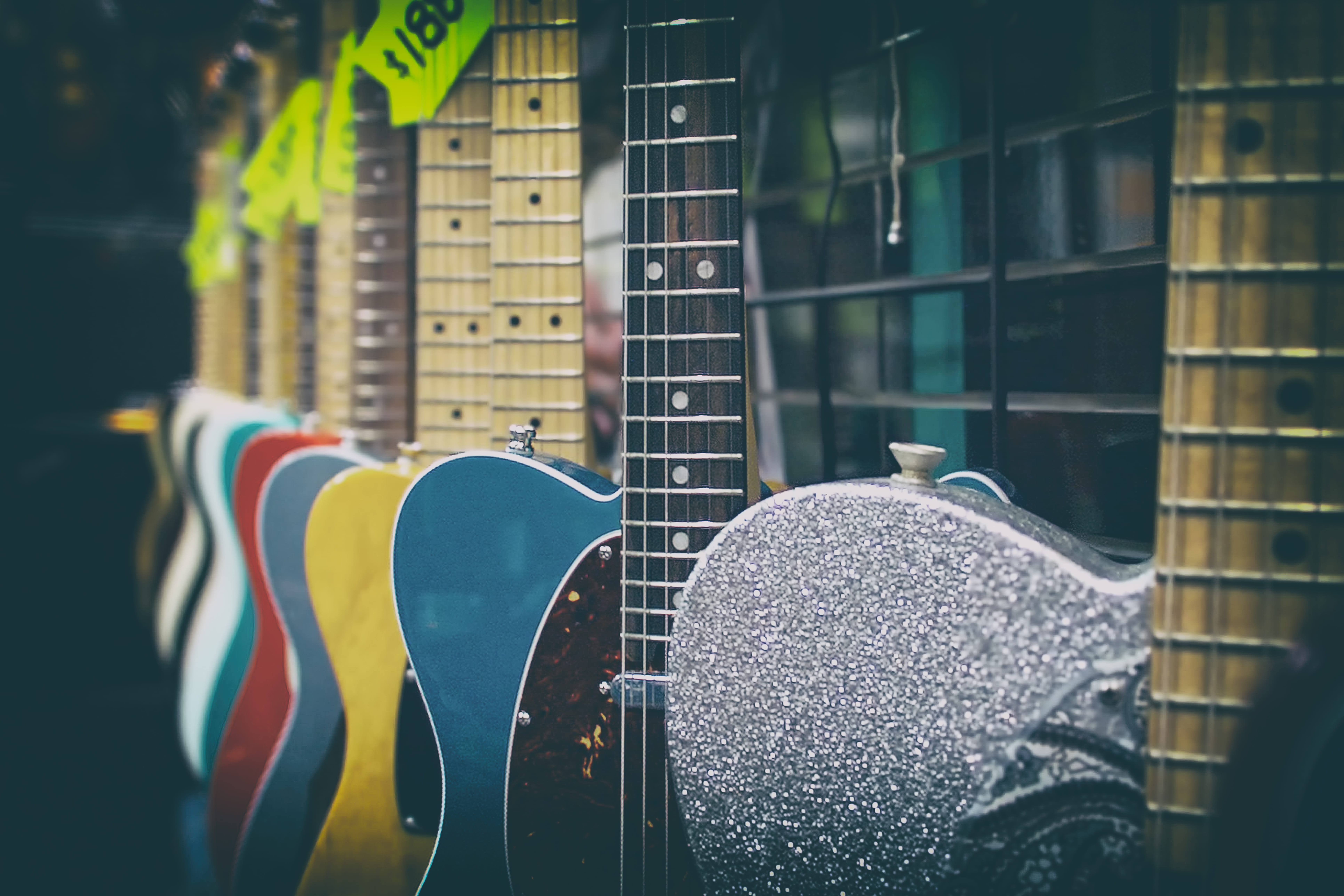 shallow, string instrument, selective focus, glass - material, outdoors, arts culture and entertainment, guitars, pattern, store, close-up, glitter, isle, HD Wallpaper