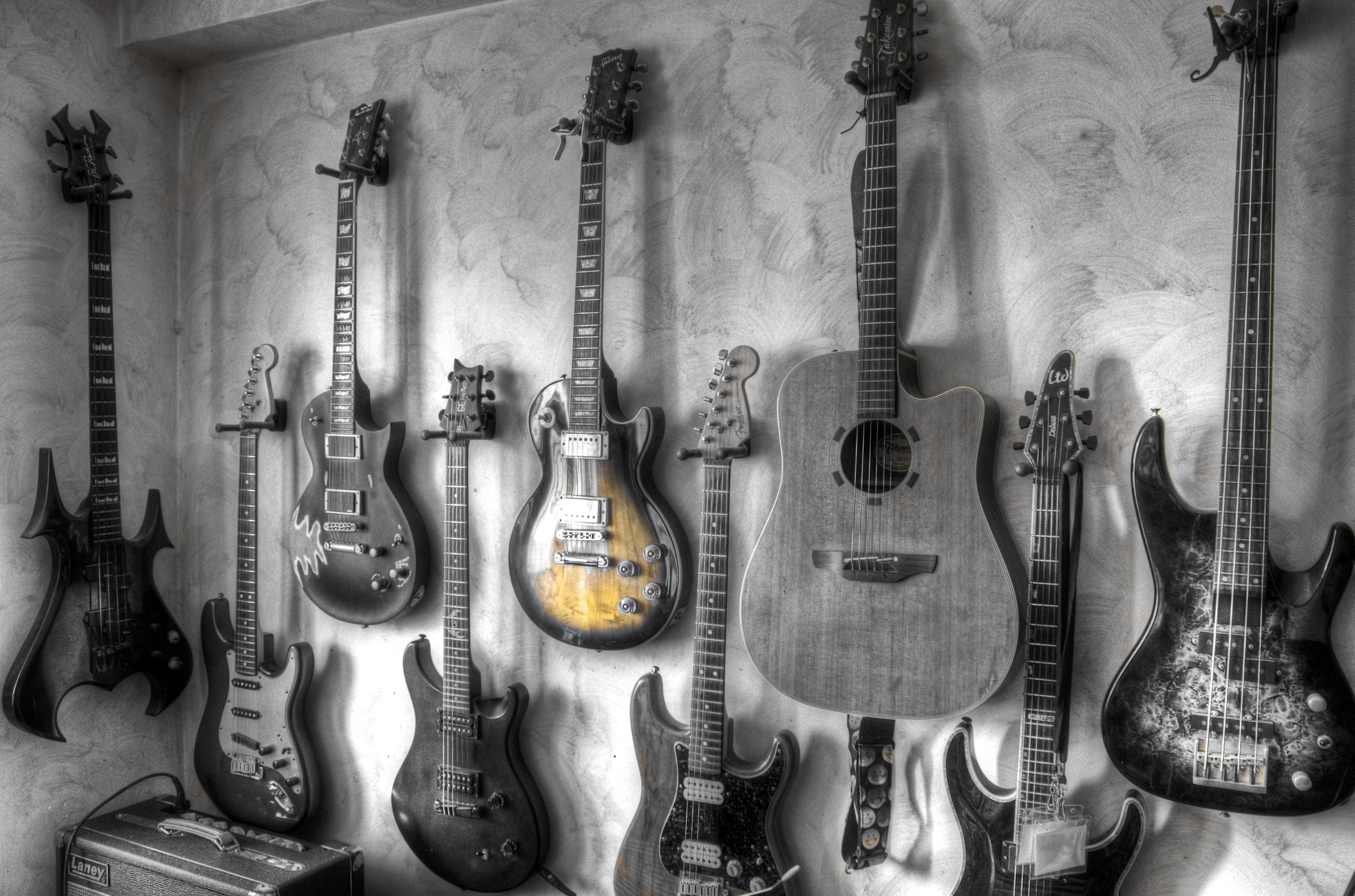 hanging, arts culture and entertainment, collection, choice, sale, retail display, still life, music, musical equipment, musical instrument, store, string instrument, HD Wallpaper