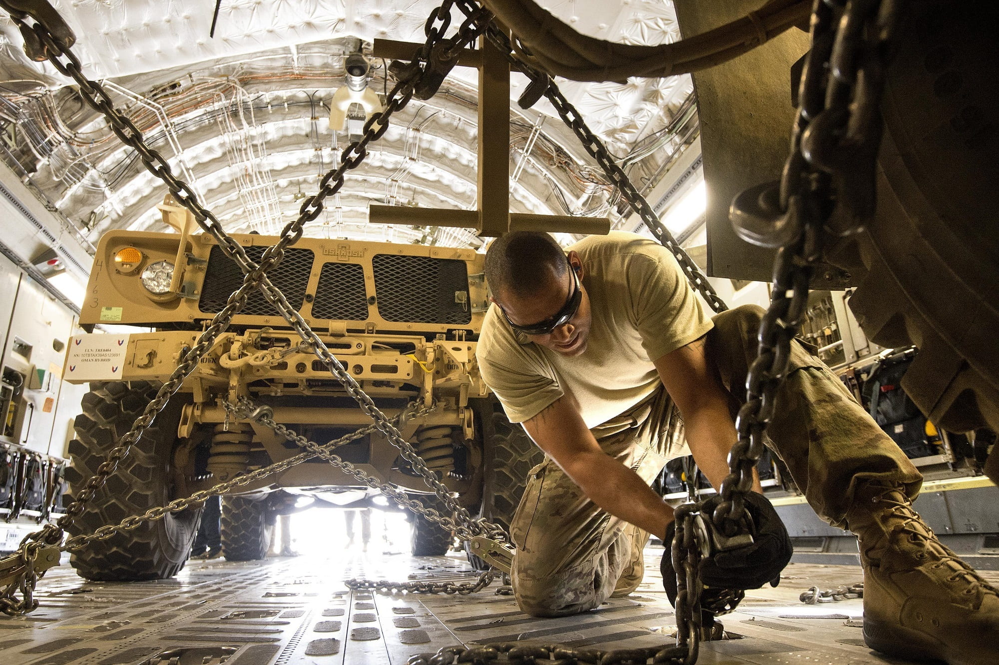 machinery, real people, occupation, full length, job, silver, task, repairing, mechanic, chain, holding, labor, skill, protective workwear, one person, HD Wallpaper