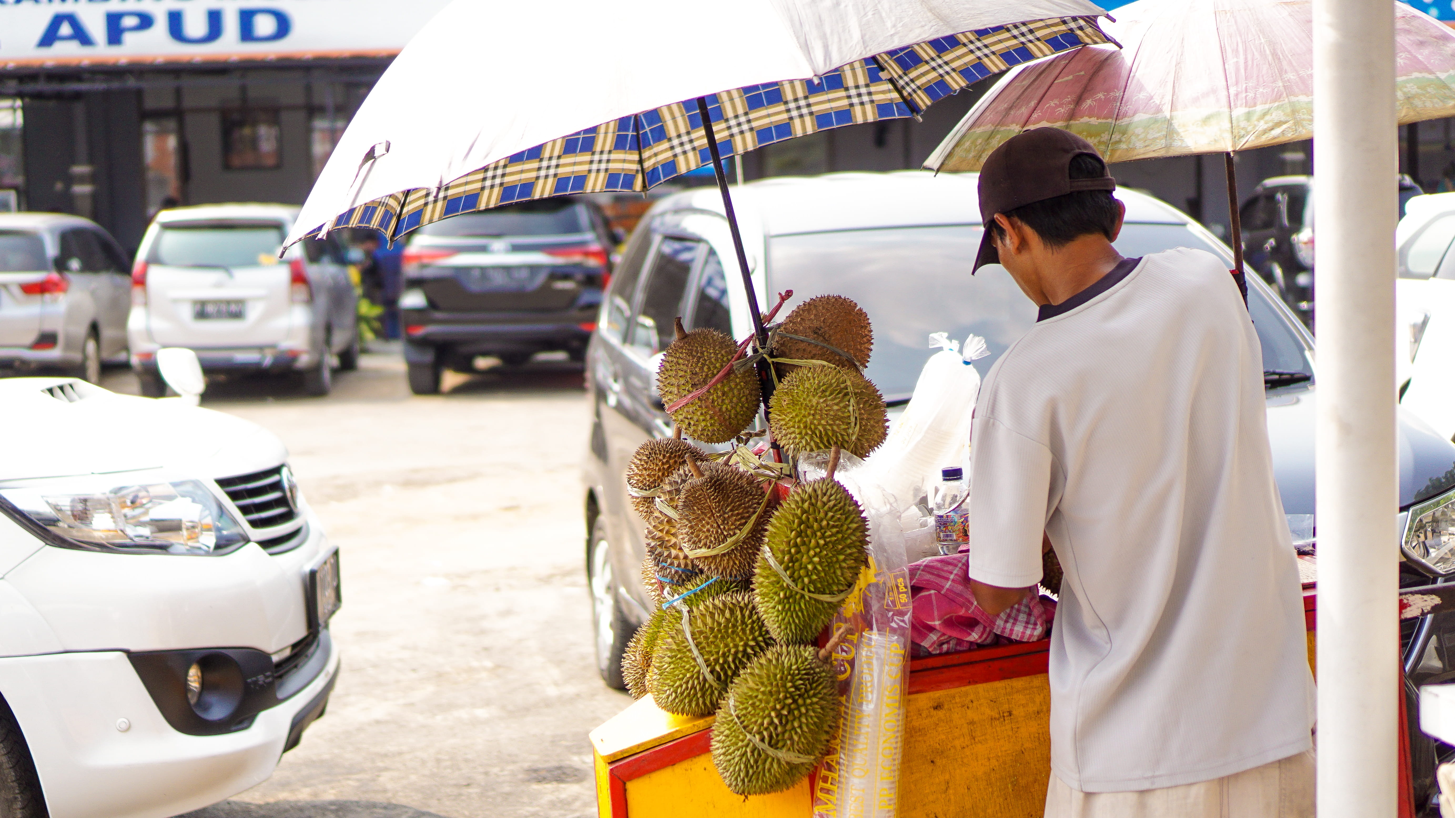 ice, incidental people, 5K, road, cirebon, transportation, car, food and drink, day, indonesia, kawasan wisata batik trusmi, architecture, adult, durian ice, HD Wallpaper