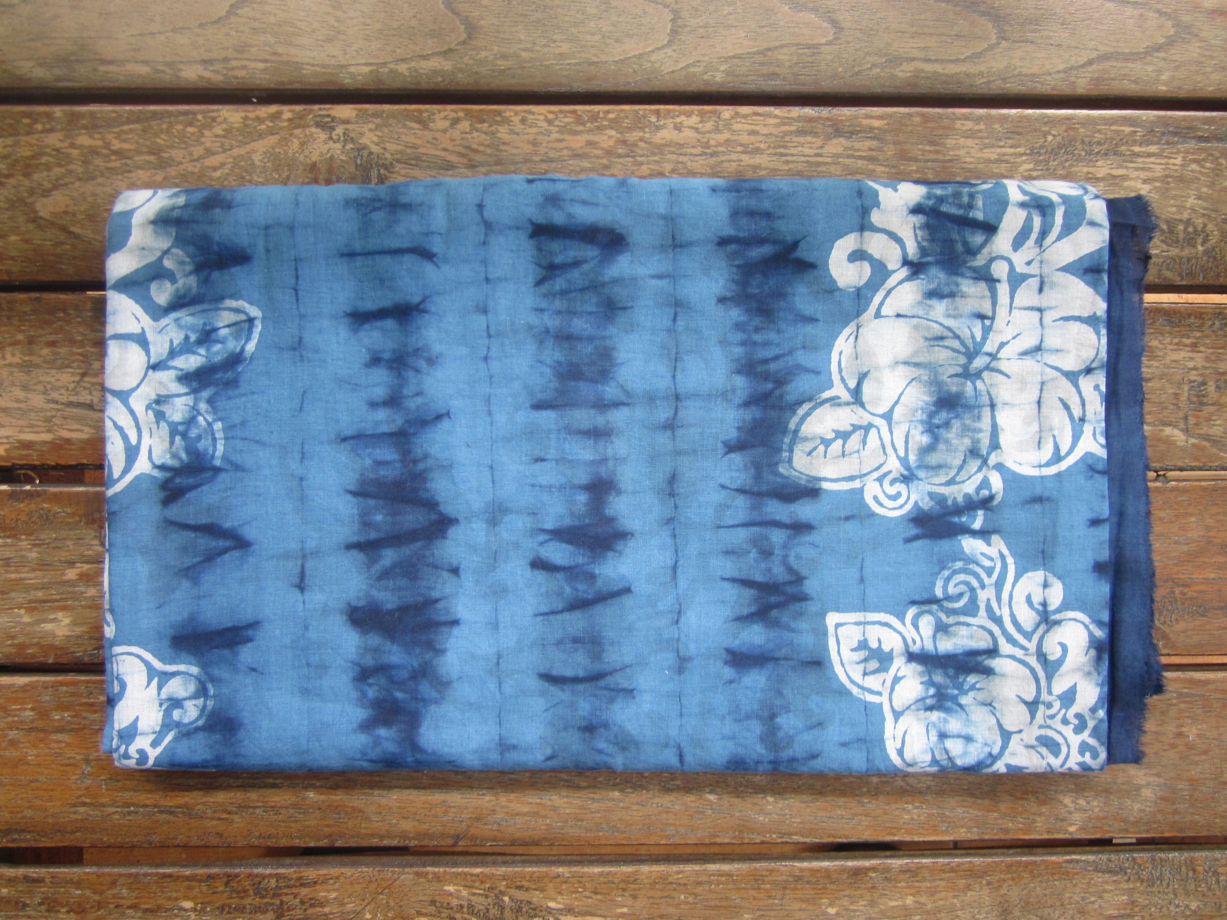 blue, floral pattern, indigo, indoors, close-up, design, nurzahra, patterns, table, pattern, text, wood - material, shibori, wood, natural dye, 4K, no people, HD Wallpaper