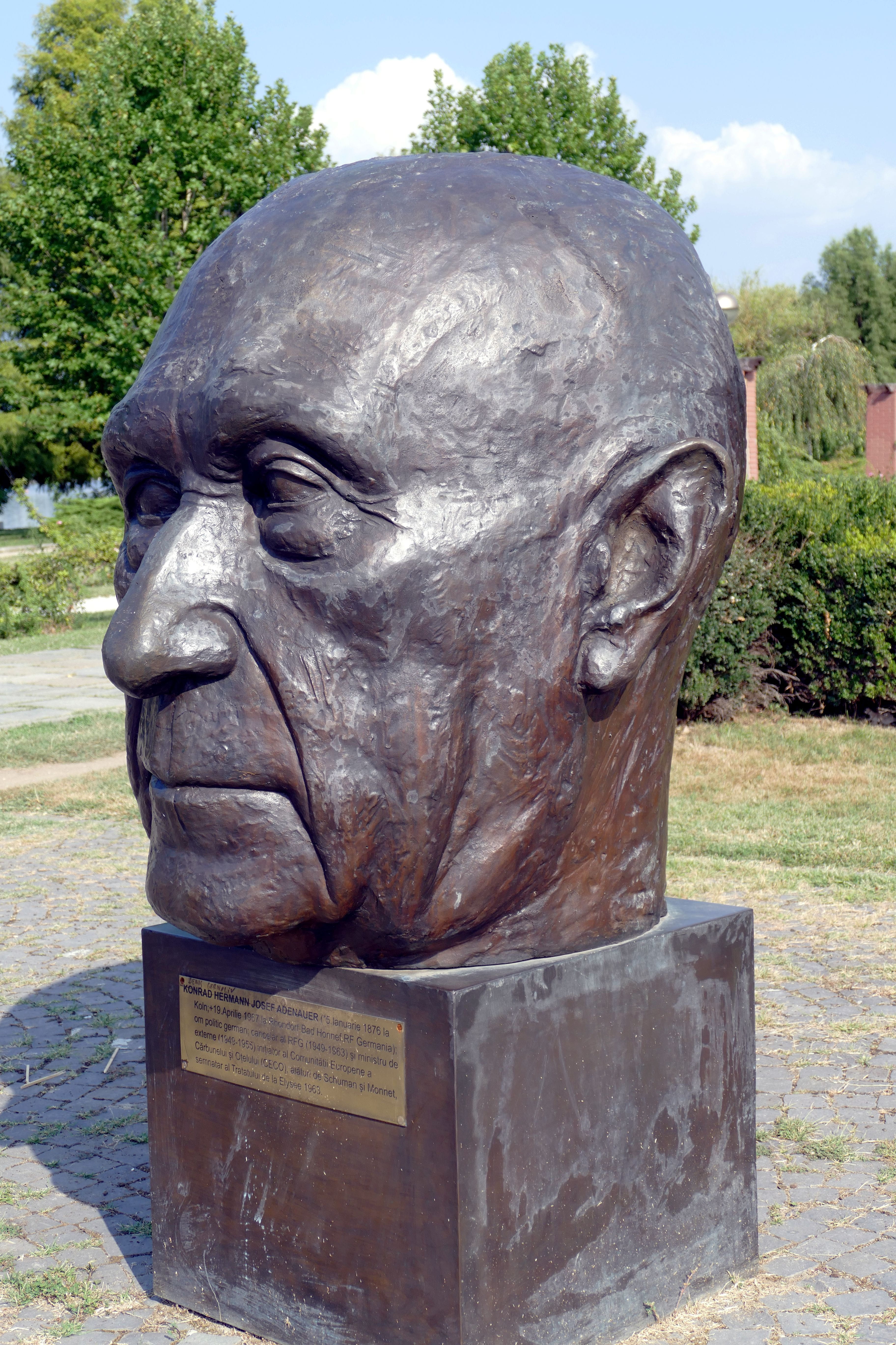 carving, monument, focus on foreground, chancellor, adenauer, mammal, creativity, germany, no people, human representation, park - man made space, politician, Phone HD Wallpaper
