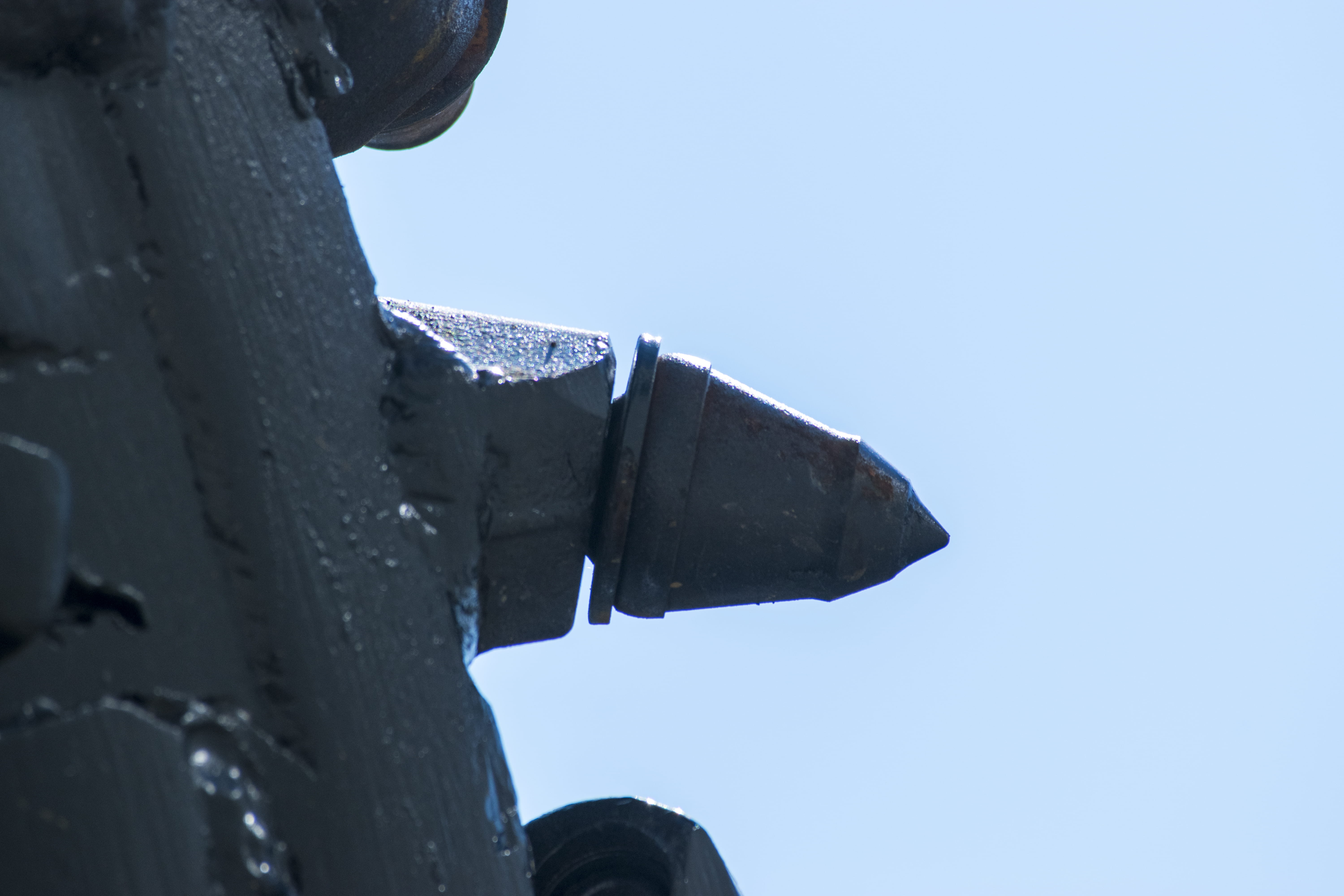 metal, icicle, snow, machine, blue, focus on foreground, low angle view, 5K, winter, ielix, frozen, religion, tire, sky, hydrant, ice, close-up, person, HD Wallpaper