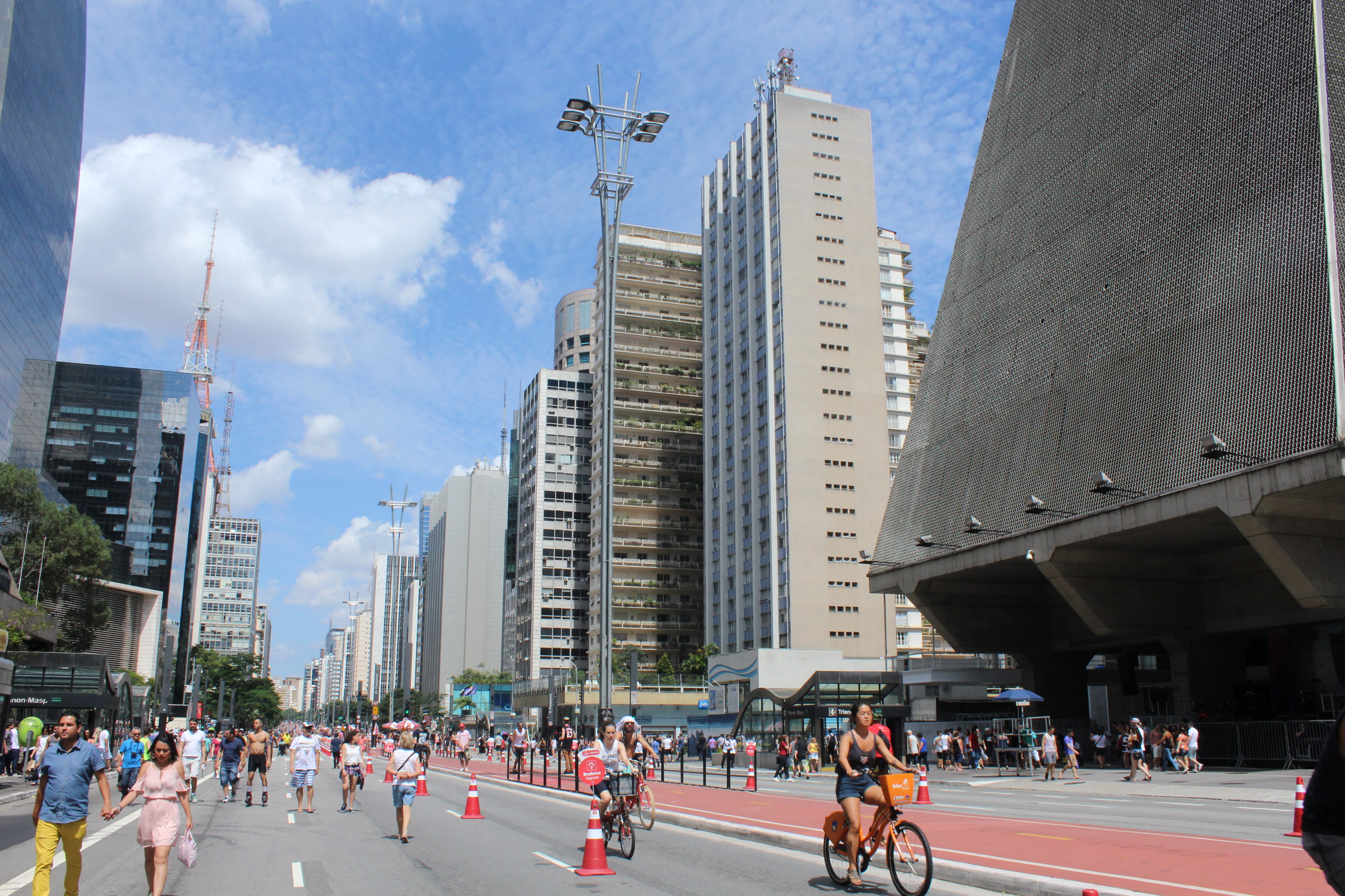 human, men, machine, modern, architecture, pedestrian, large group of people, são paulo, city, vehicle, crowd, sky, 5K, brazil, day, person, tower, road, HD Wallpaper
