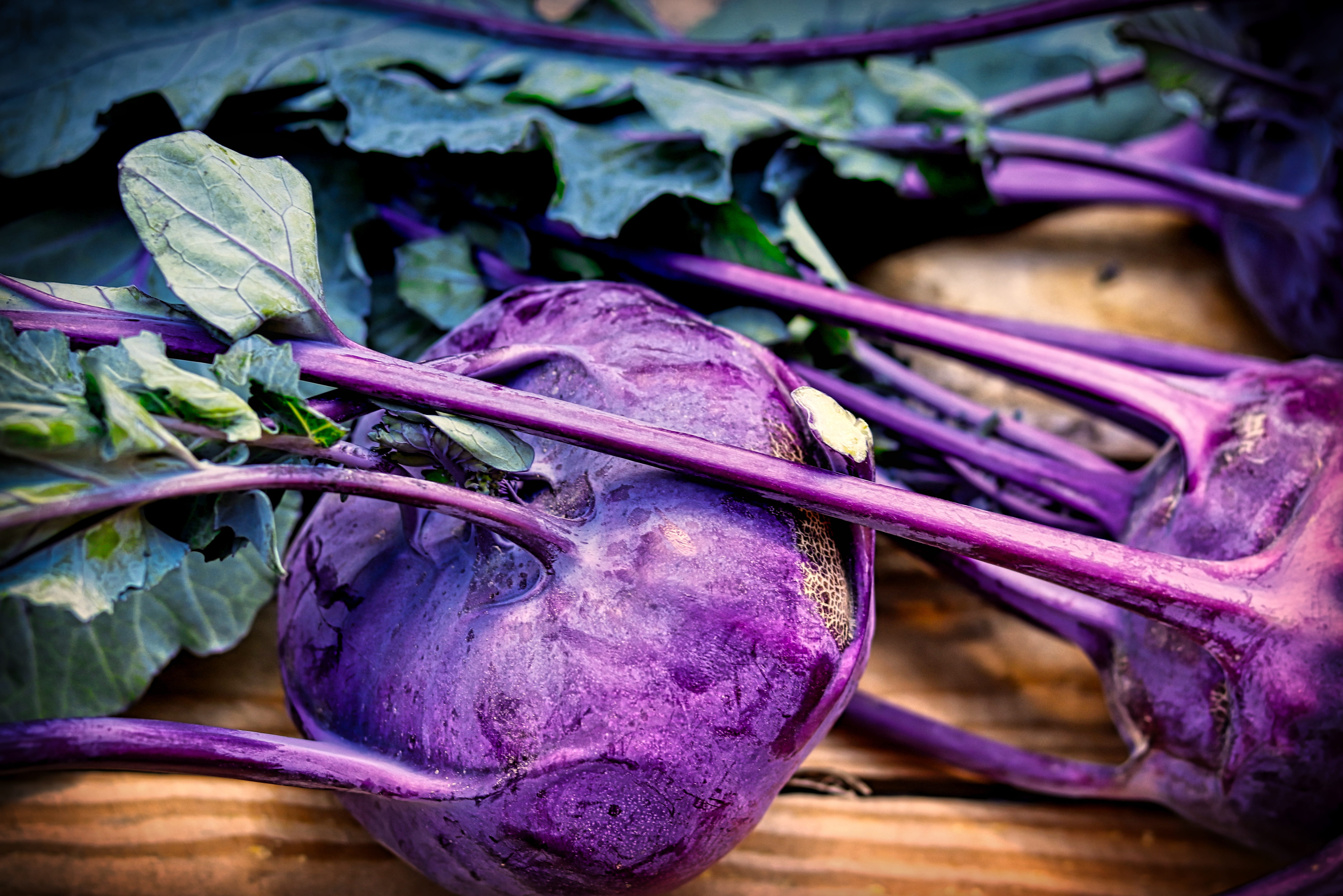 close up, fresh, day, vegetable, outdoors, vegetarian, 5K, leaf, cook, kohl, wood - material, still life, vitamins, drop of water, plant, no people, vegetable garden, HD Wallpaper