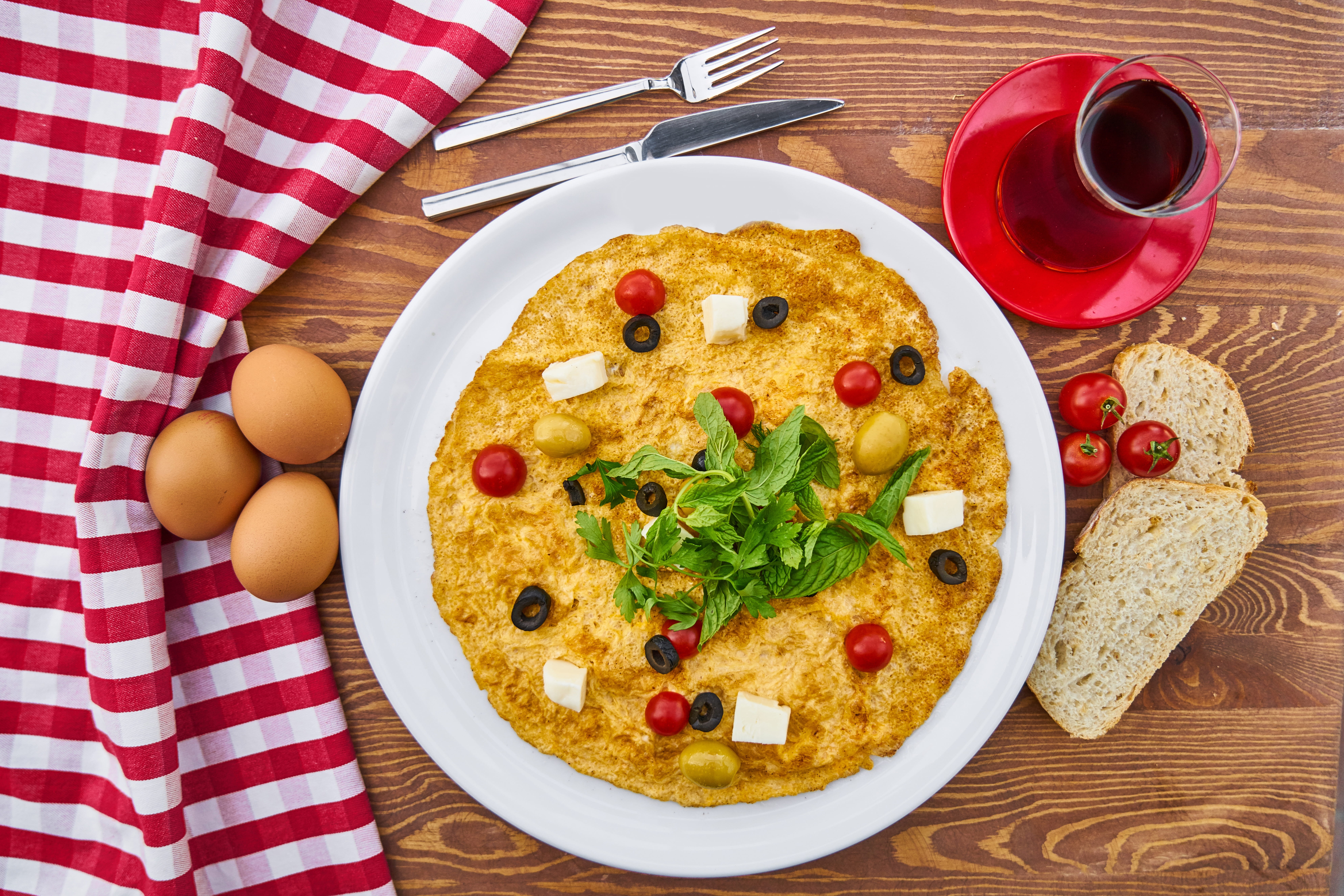 bread, olive oil, horizontal, omelet, meal, fresh, kitchen utensil, crockery, delicious, herb, dairy product, backgrounds, vitamin, dinner, healthy, red, HD Wallpaper