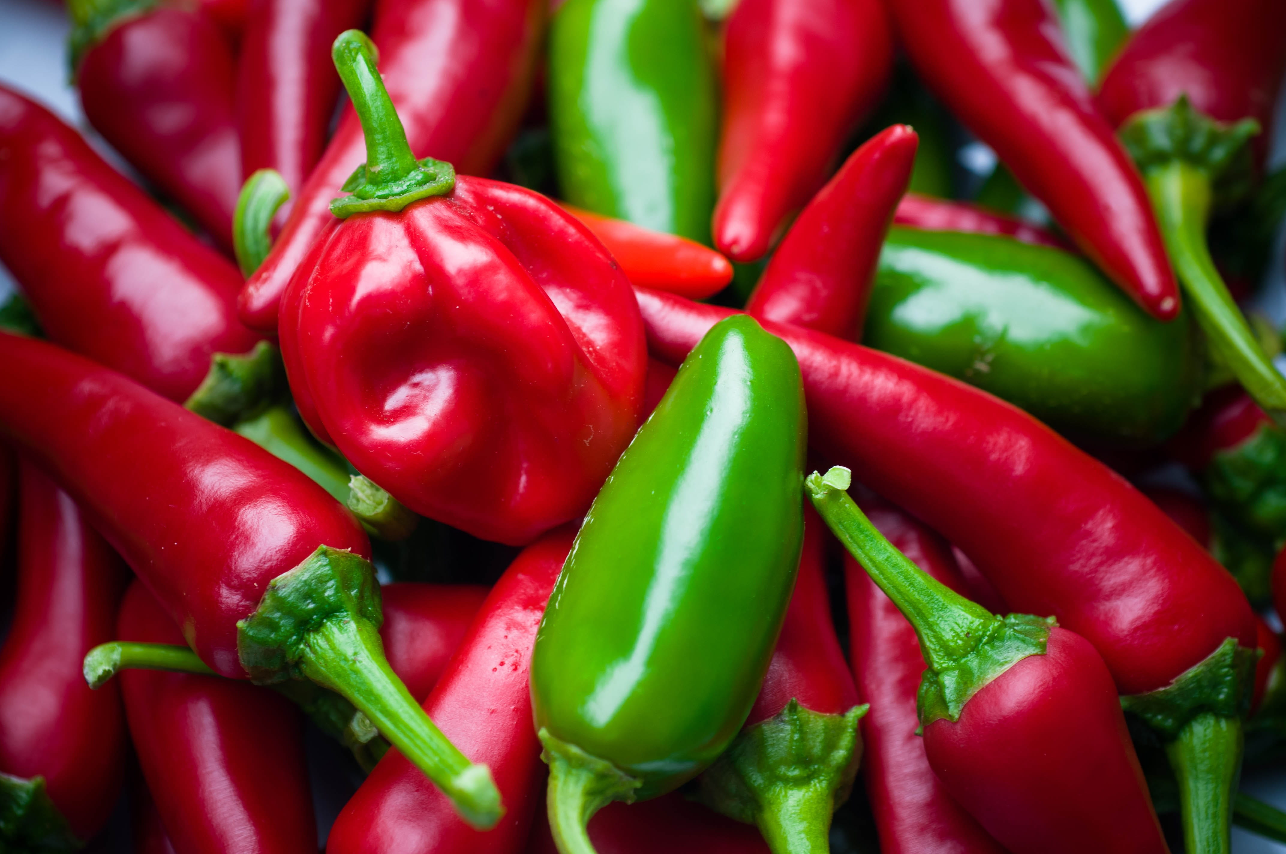 vegetable, green, ripe, sharp, healthy eating, 4K, green color, retail, vegetables, no people, red, pepper, habanero, full frame, paprika, chillis, food and drink, HD Wallpaper