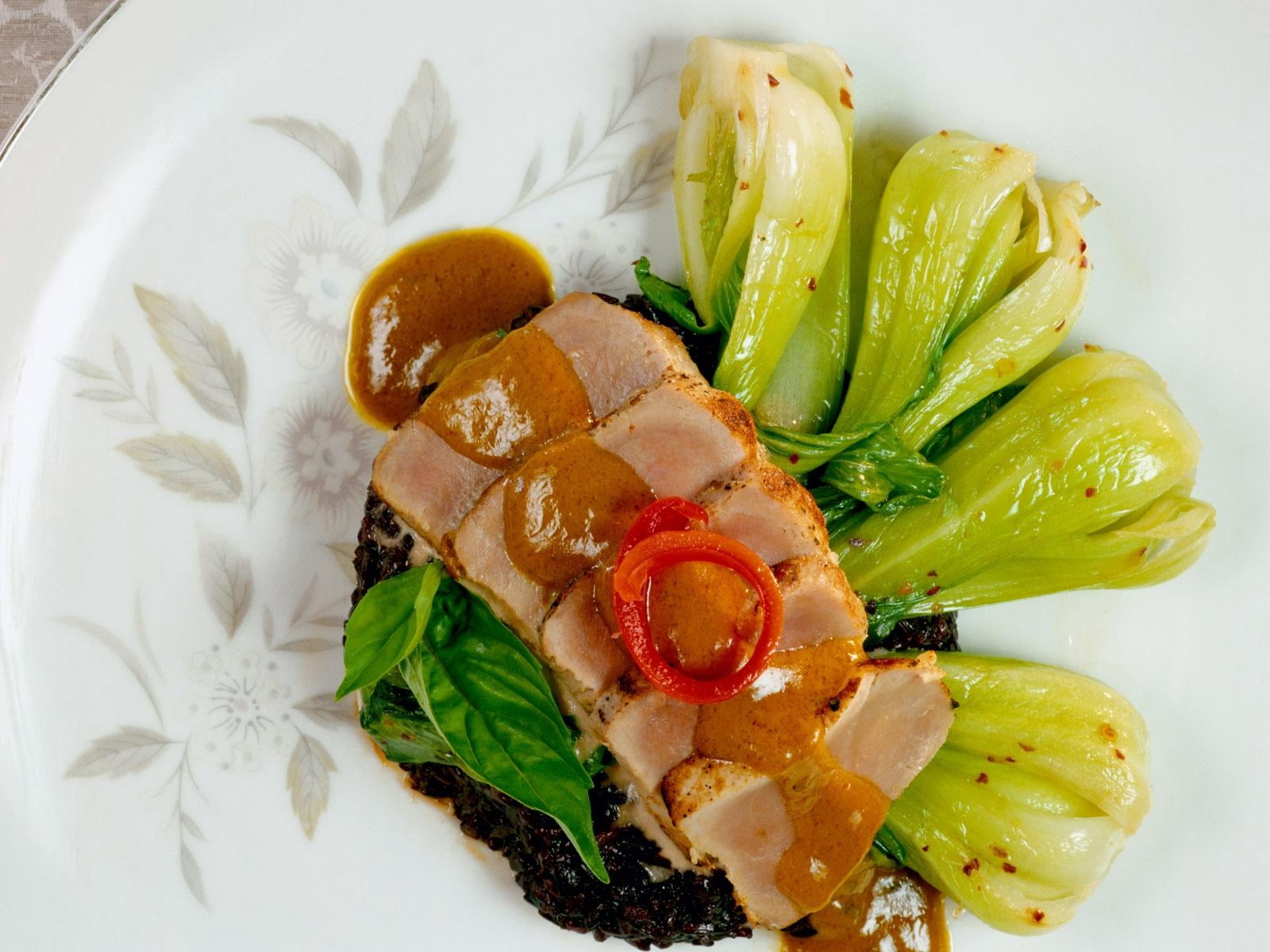 tomato, vegetable, dinner, bread, pieces, greens, green color, lunch, directly above, 720P, garnish, pork, wellbeing, high angle view, sauce, crockery, HD Wallpaper