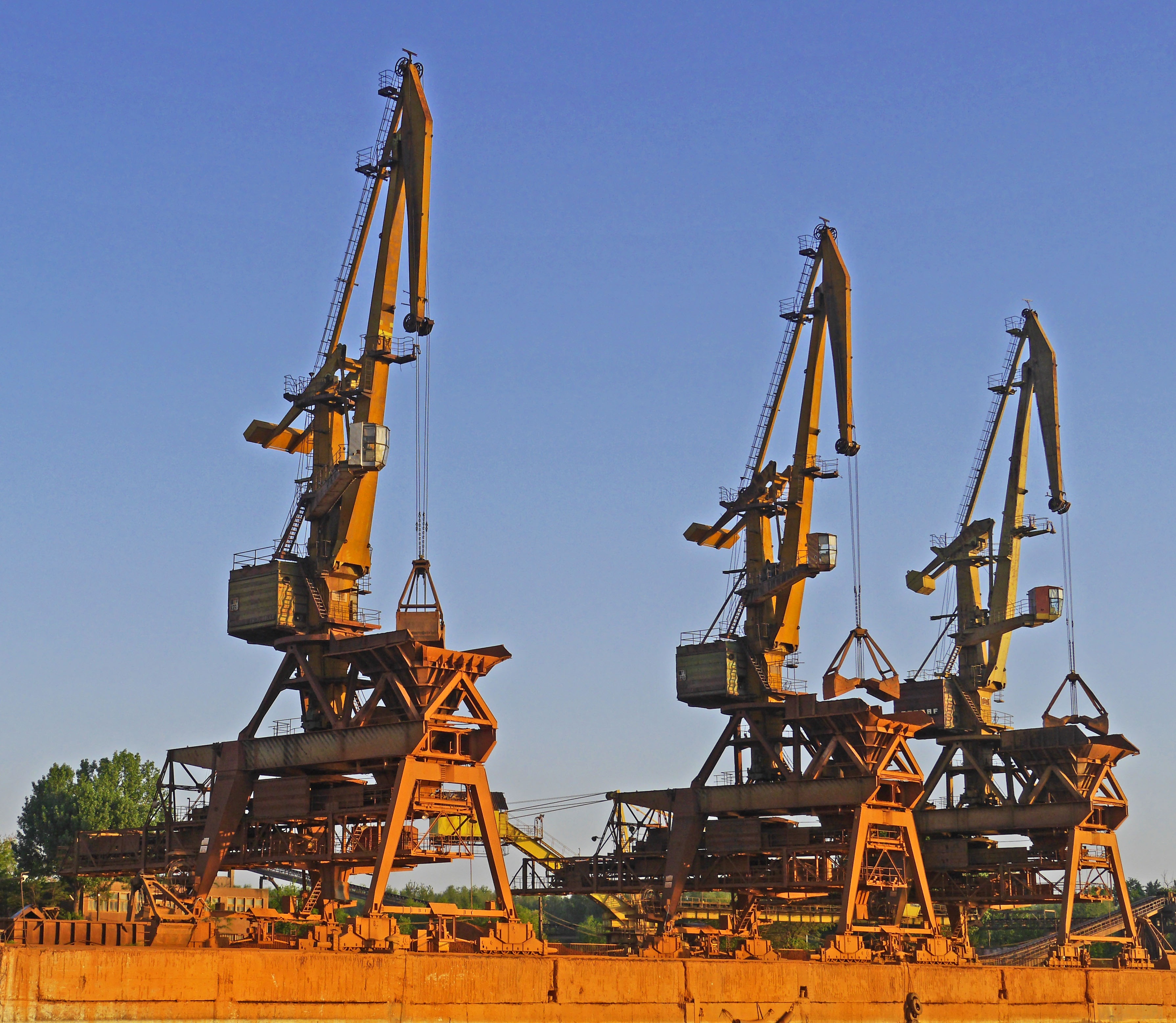 port, betriebsverschmutzt, delta, aluminium smelter, nature, morning sun, bulk, architecture, black sea, business, clear sky, industrial equipment, machinery, HD Wallpaper