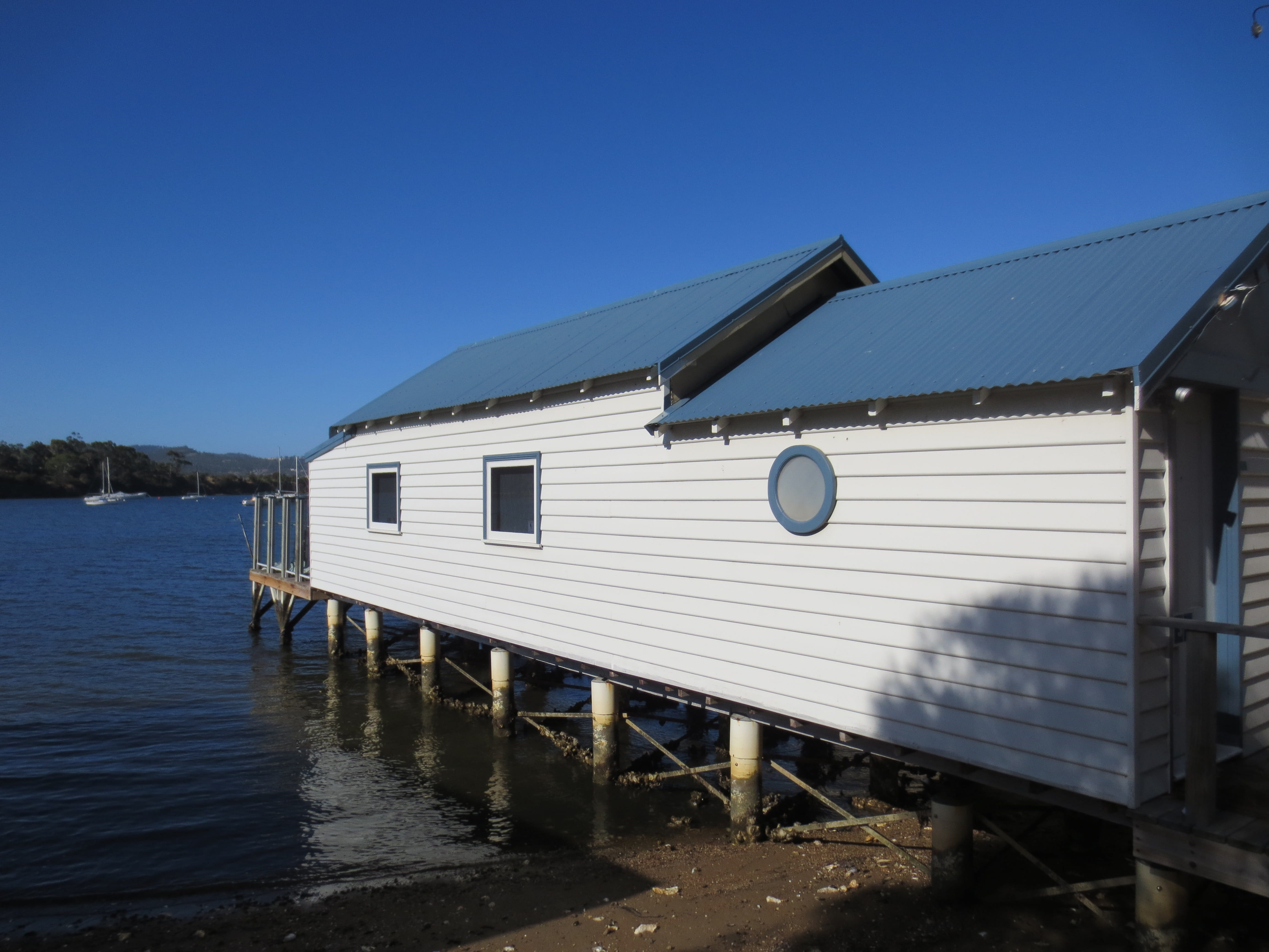 historical, nature, sea, 4K, mode of transportation, architecture, sunlight, heritage, cornelian bay, hut, Building, blue, day, hobart, building exterior, HD Wallpaper