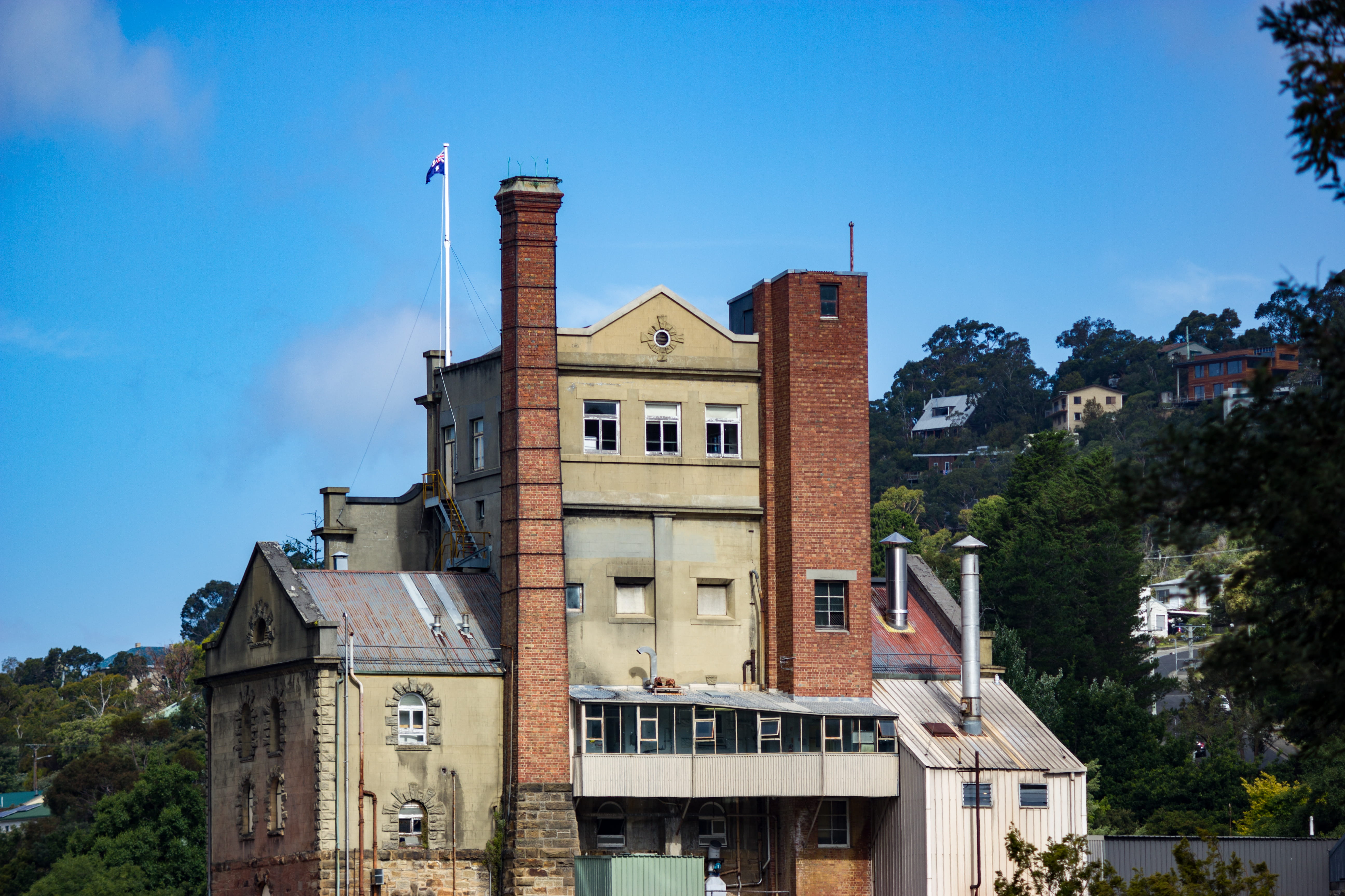 building exterior, history, sky, no people, roof, window, blue, built structure, architecture, south hobart, outdoors, tree, building, city, old farm road, HD Wallpaper