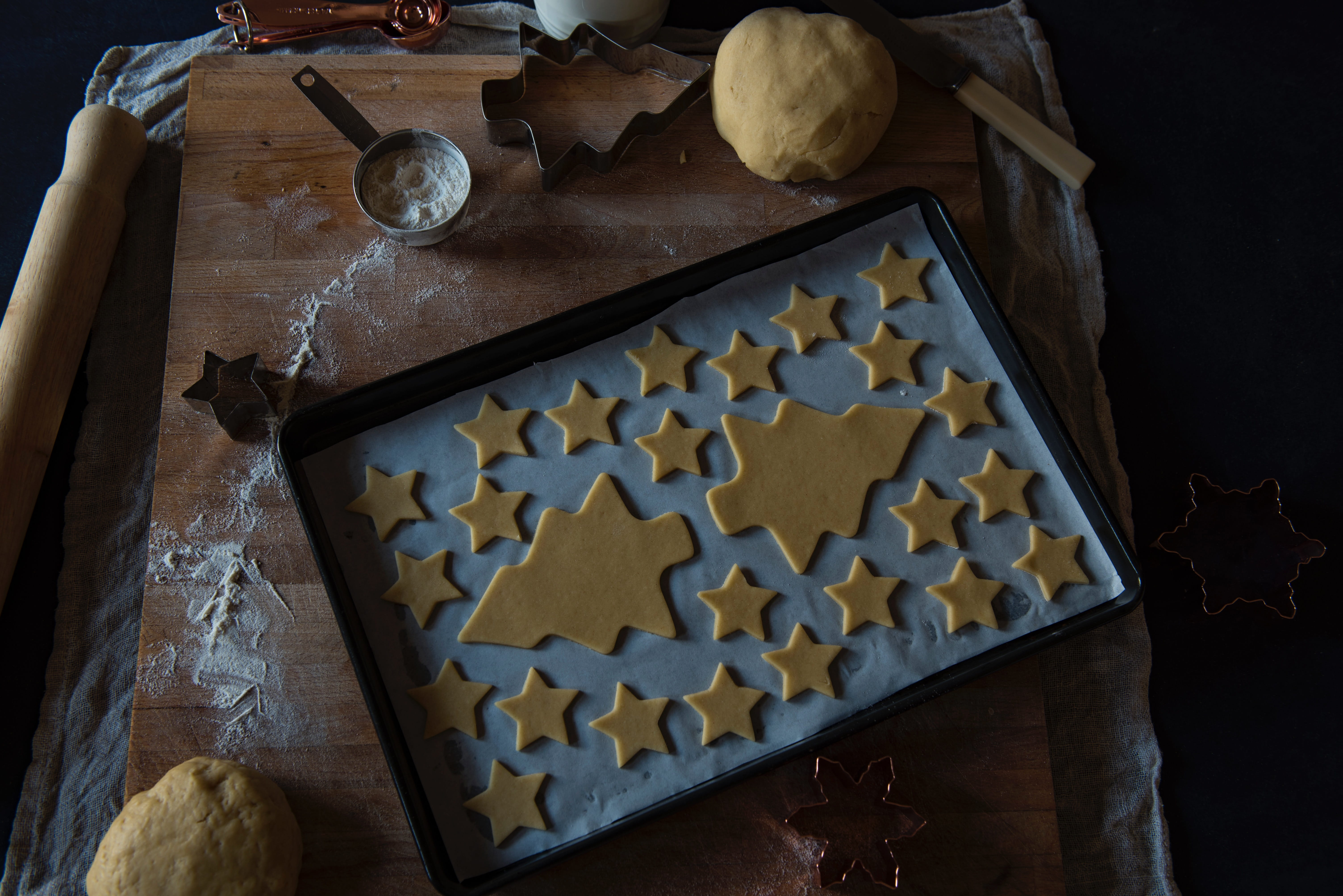 cookies, kitchen, indoors, ginger bread, baking sheet, bake, baking, preparation, food and drink, cookie, kitchen utensil, baked, domestic kitchen, no people, HD Wallpaper