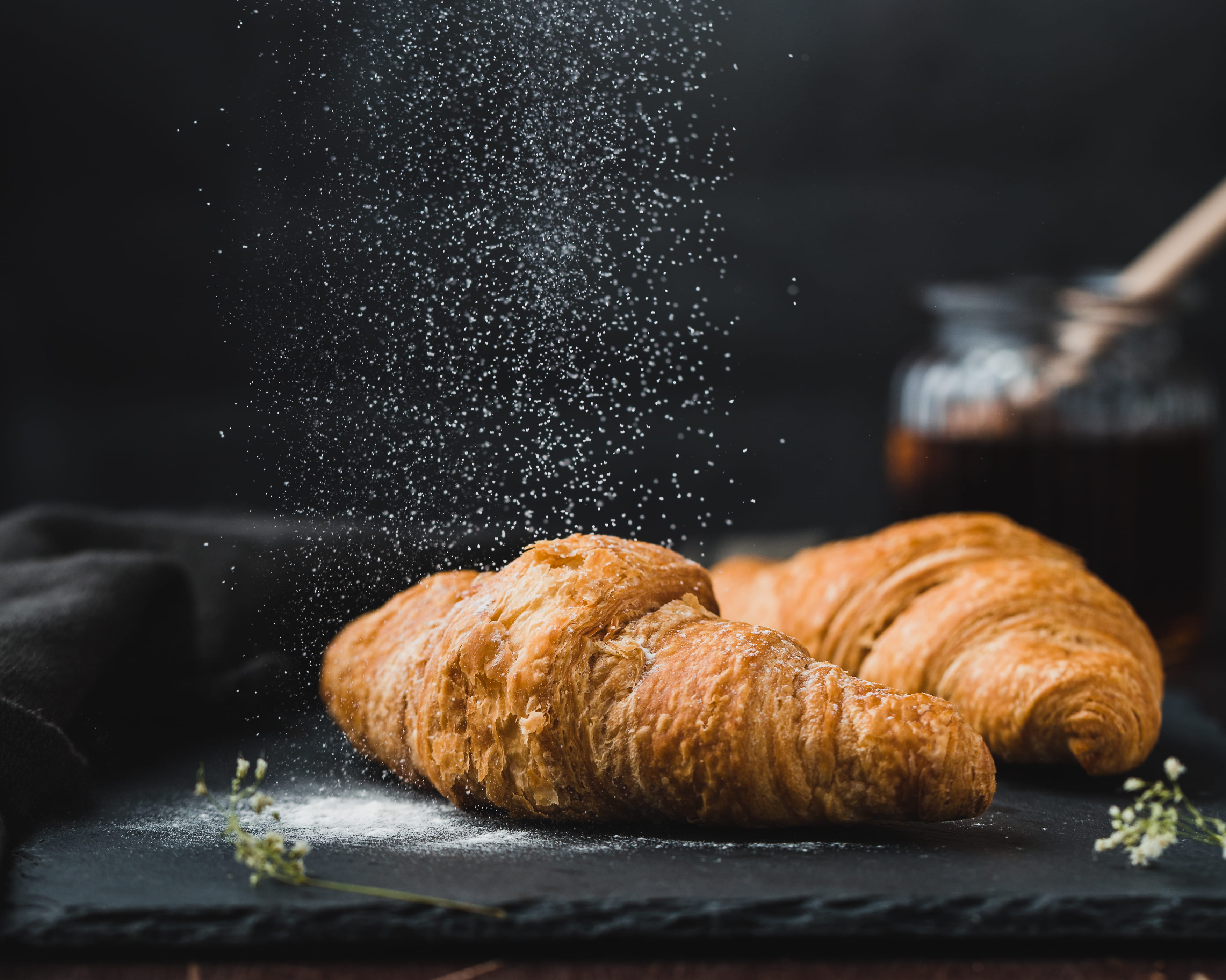 table, 2K, food and drink, store, black background, no people, selective focus, bread, croissants, two, food, indoors, still life, snack, baked, powdered sugar, HD Wallpaper