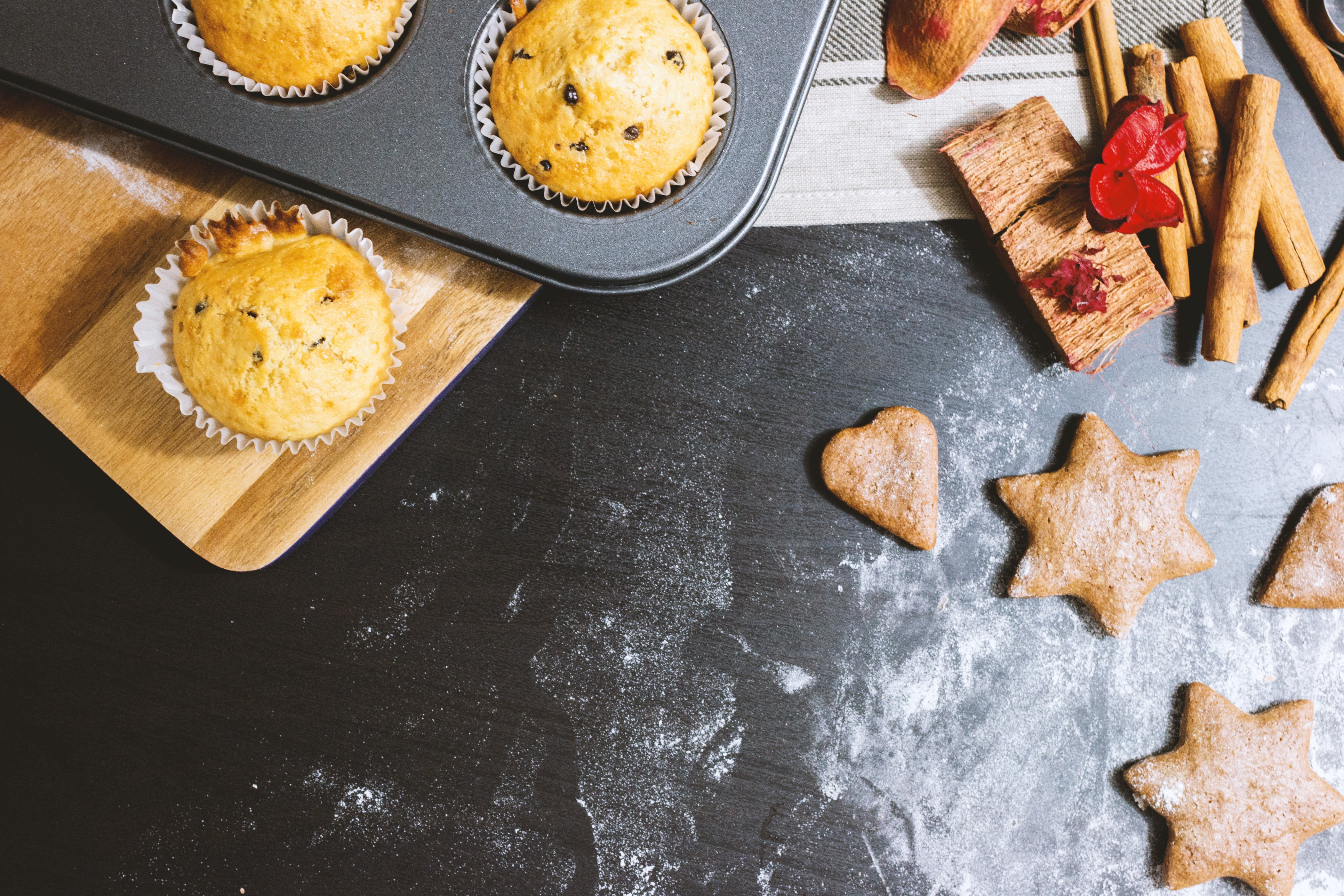 cookies, heart shape, sweet, sweet food, preparing food, homemade, bread, love, cookie, still life, freshness, food, muffins, indoors, no people, holiday, HD Wallpaper