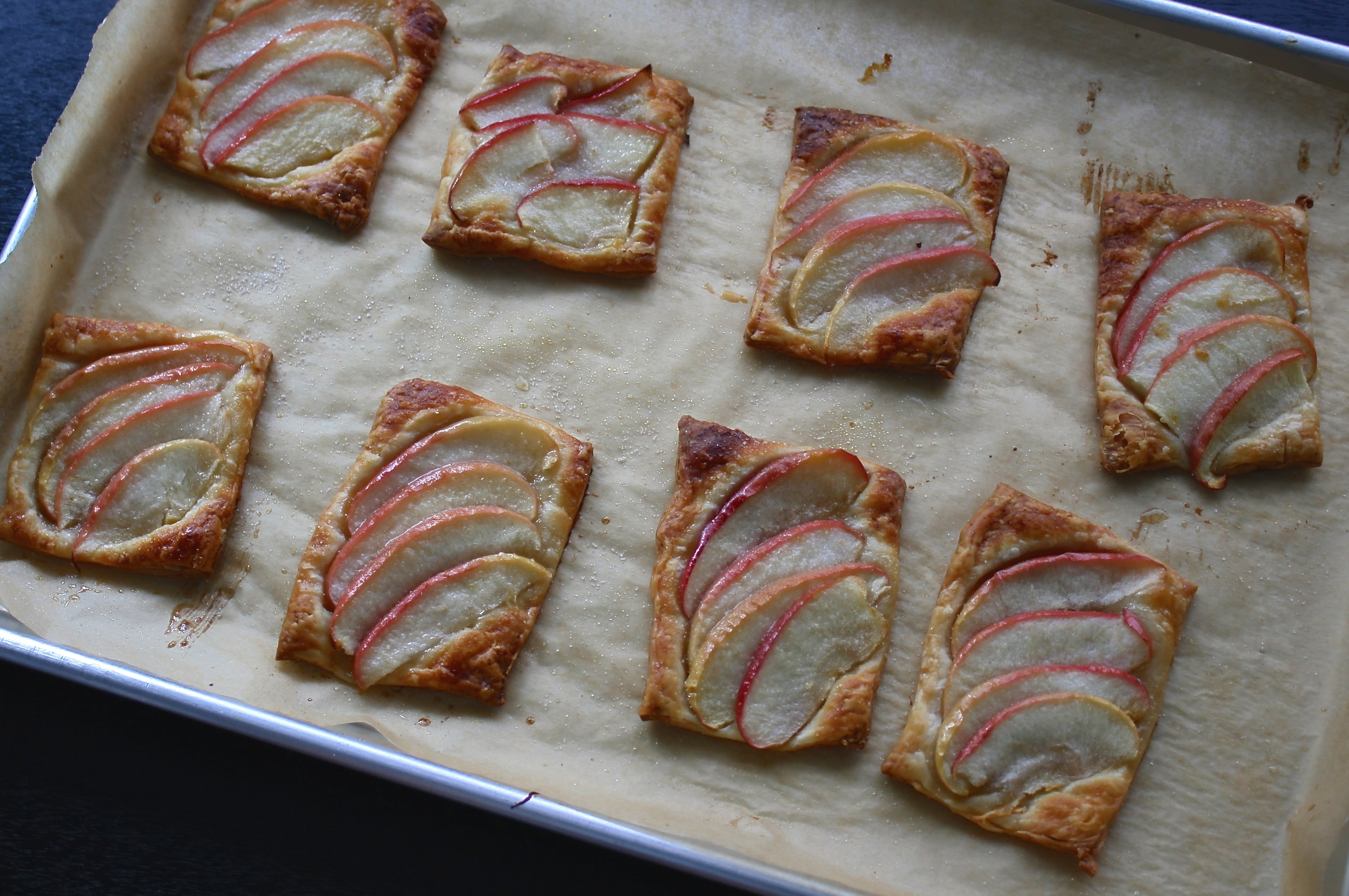 flaky, apple tart, puff, dessert, food, tray, slice, breakfast, indulgence, indoors, table, cinnamon, fruit, 2K, baking sheet, golden, no people, delicious, HD Wallpaper