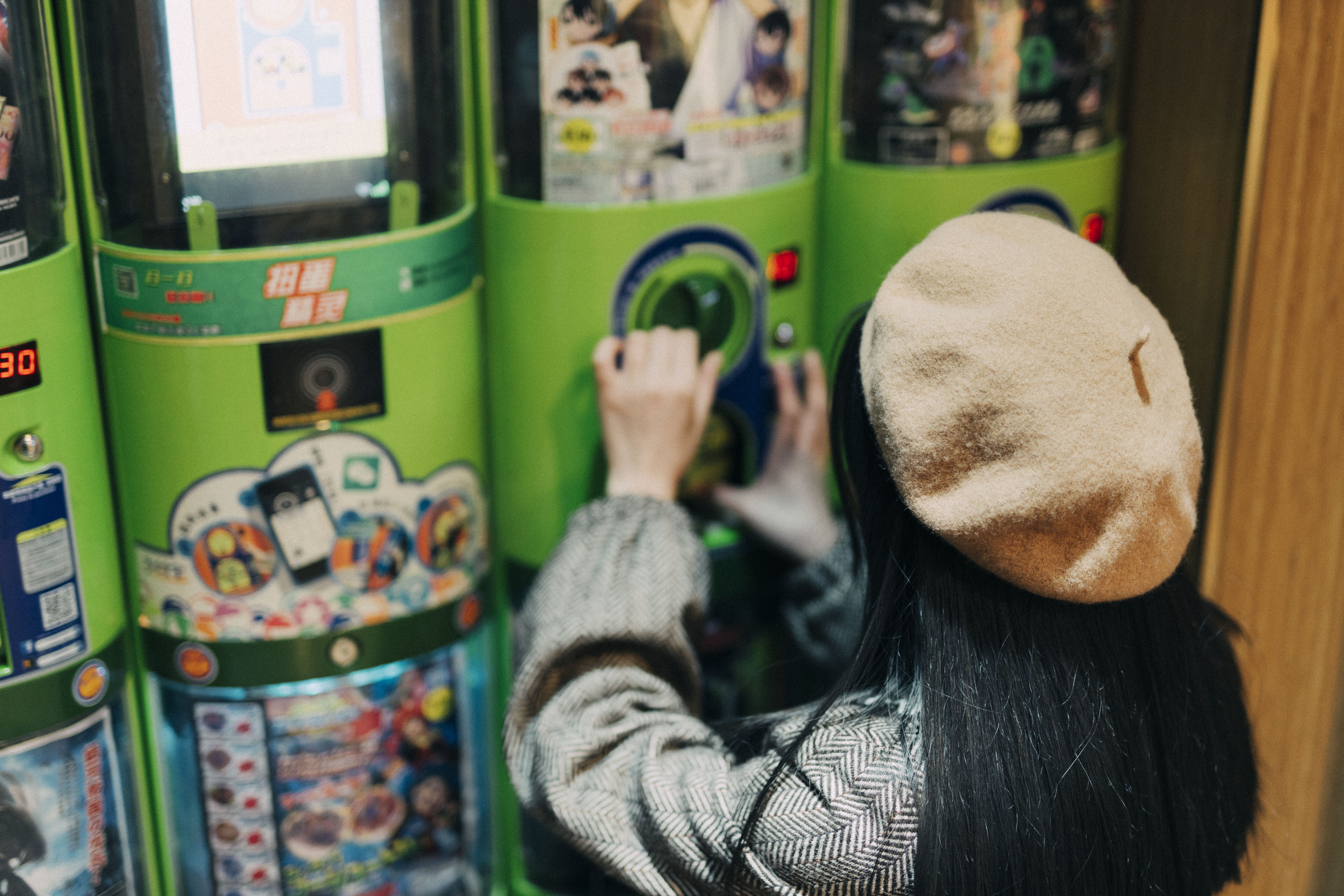 warm clothing, portrait, hair, woman, head, holding, person, train, leisure activity, bookcase, beard, men, lifestyles, sweets, furniture, vehicle interior, HD Wallpaper