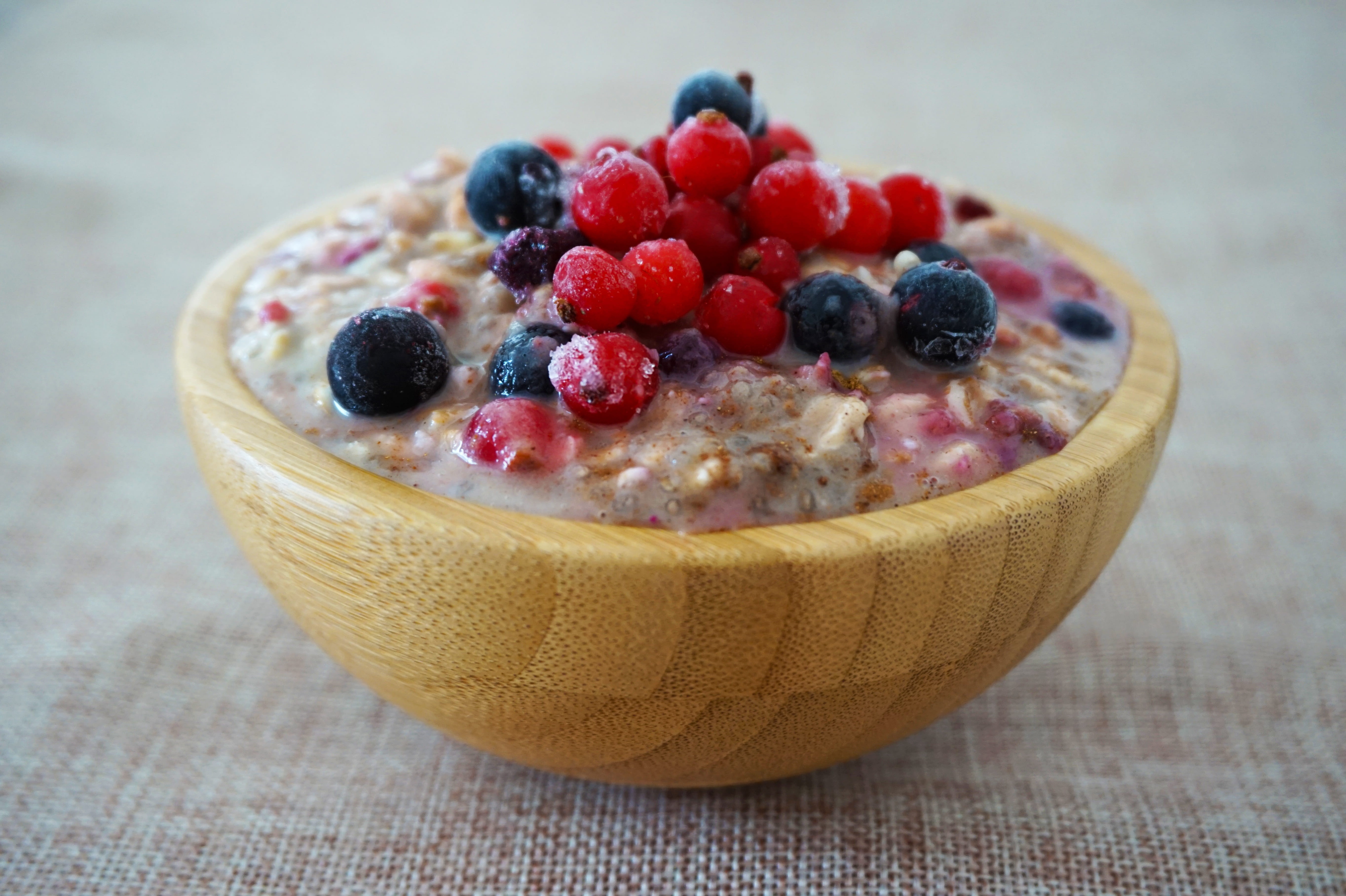 porridge, raspberry, temptation, oats, ripe, blackberry - fruit, breakfast, close-up, still life, refreshment, freshness, restaurant, blueberry, food, berry fruit, HD Wallpaper